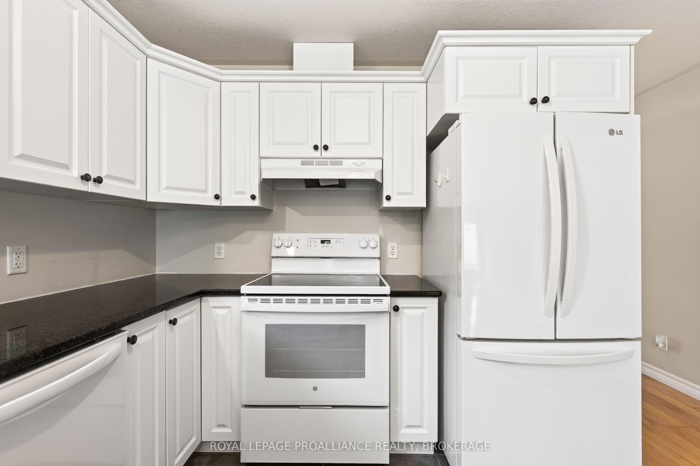 1097 Crossfield Avenue Property Photo 18