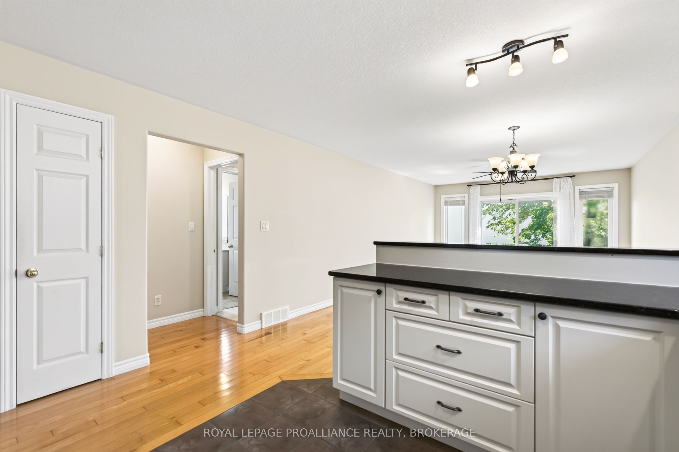 1097 Crossfield Avenue Property Photo 19