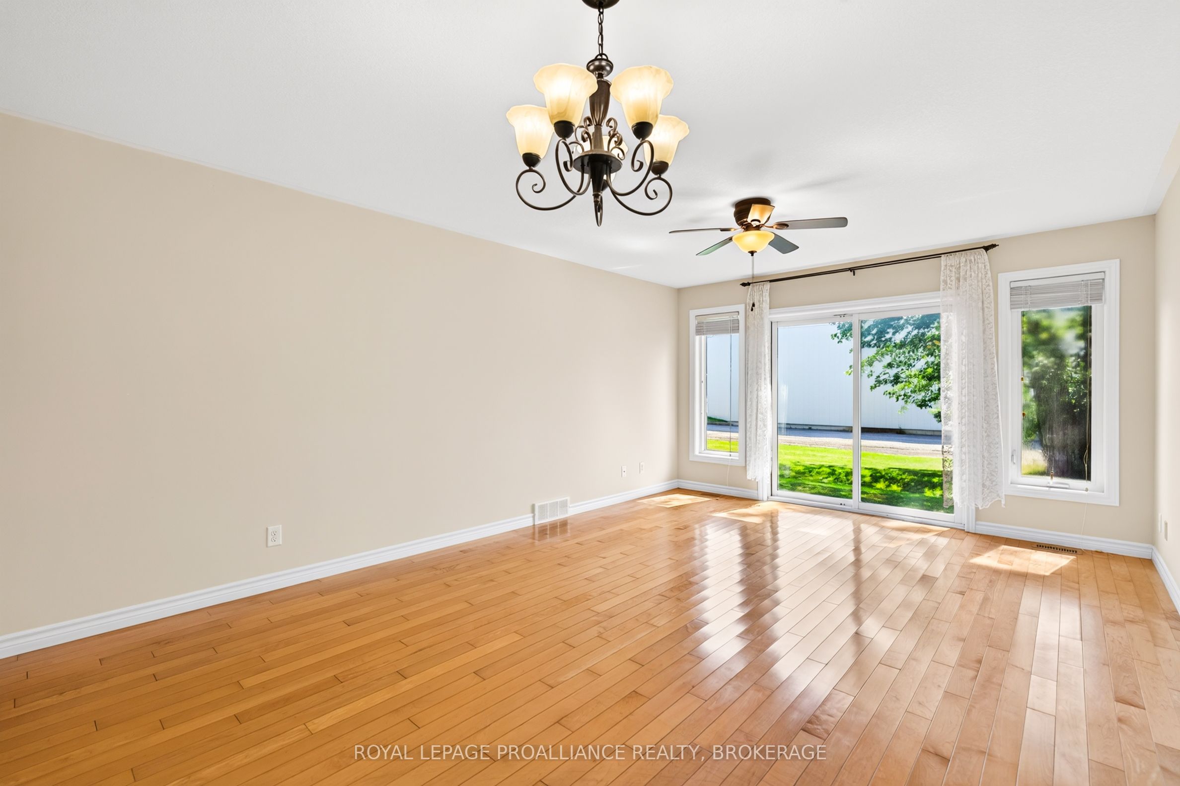 1097 Crossfield Avenue Property Photo 22