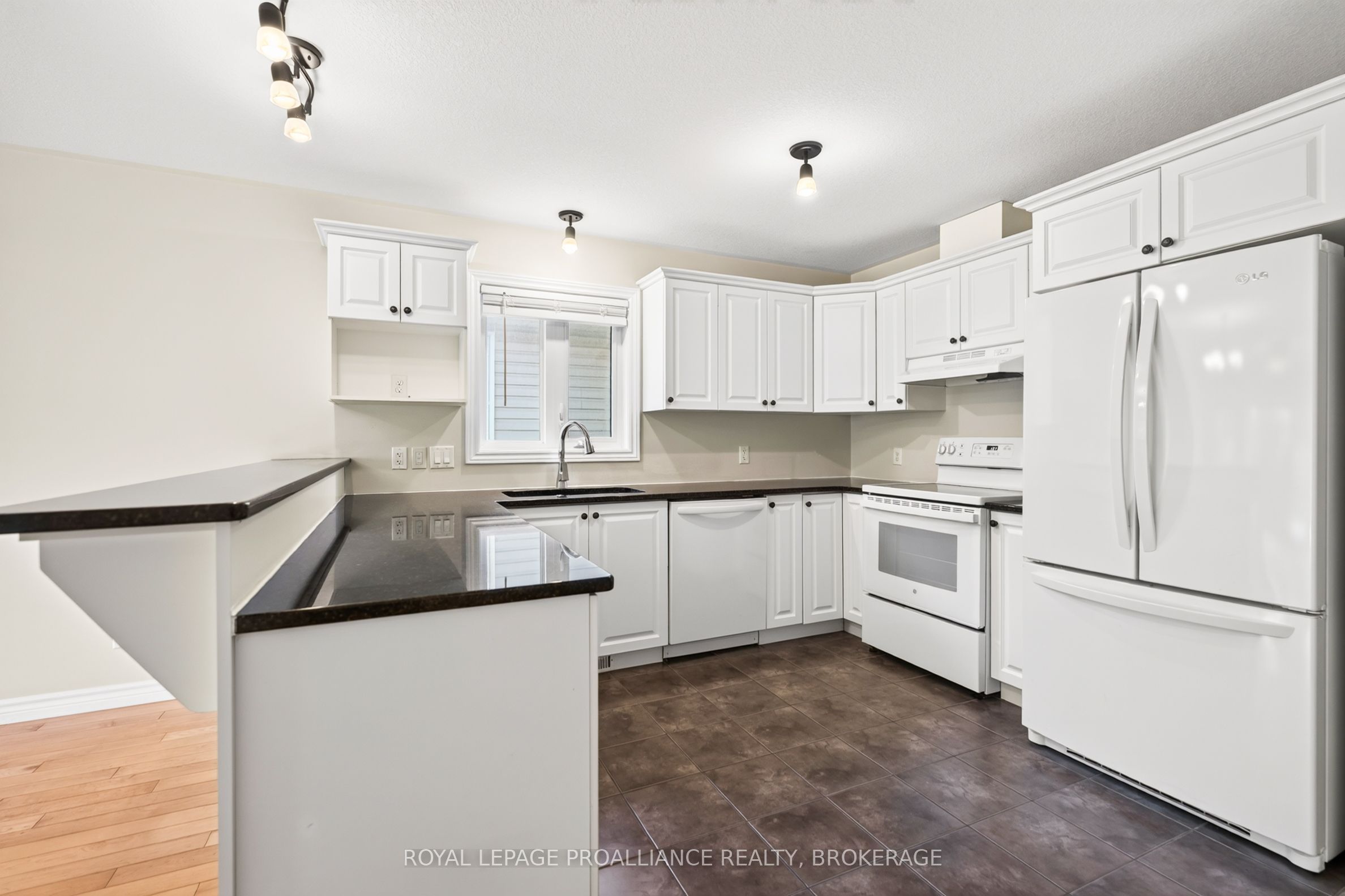 1097 Crossfield Avenue Property Photo 25