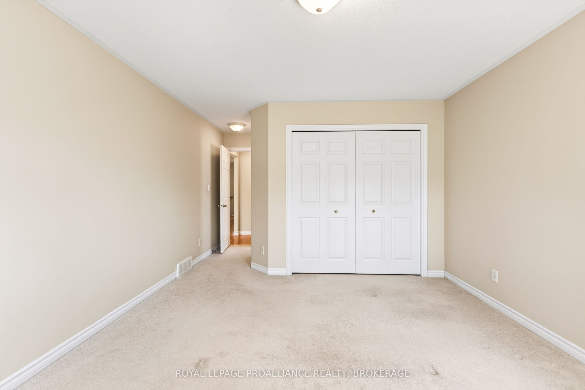 1097 Crossfield Avenue Property Photo 29