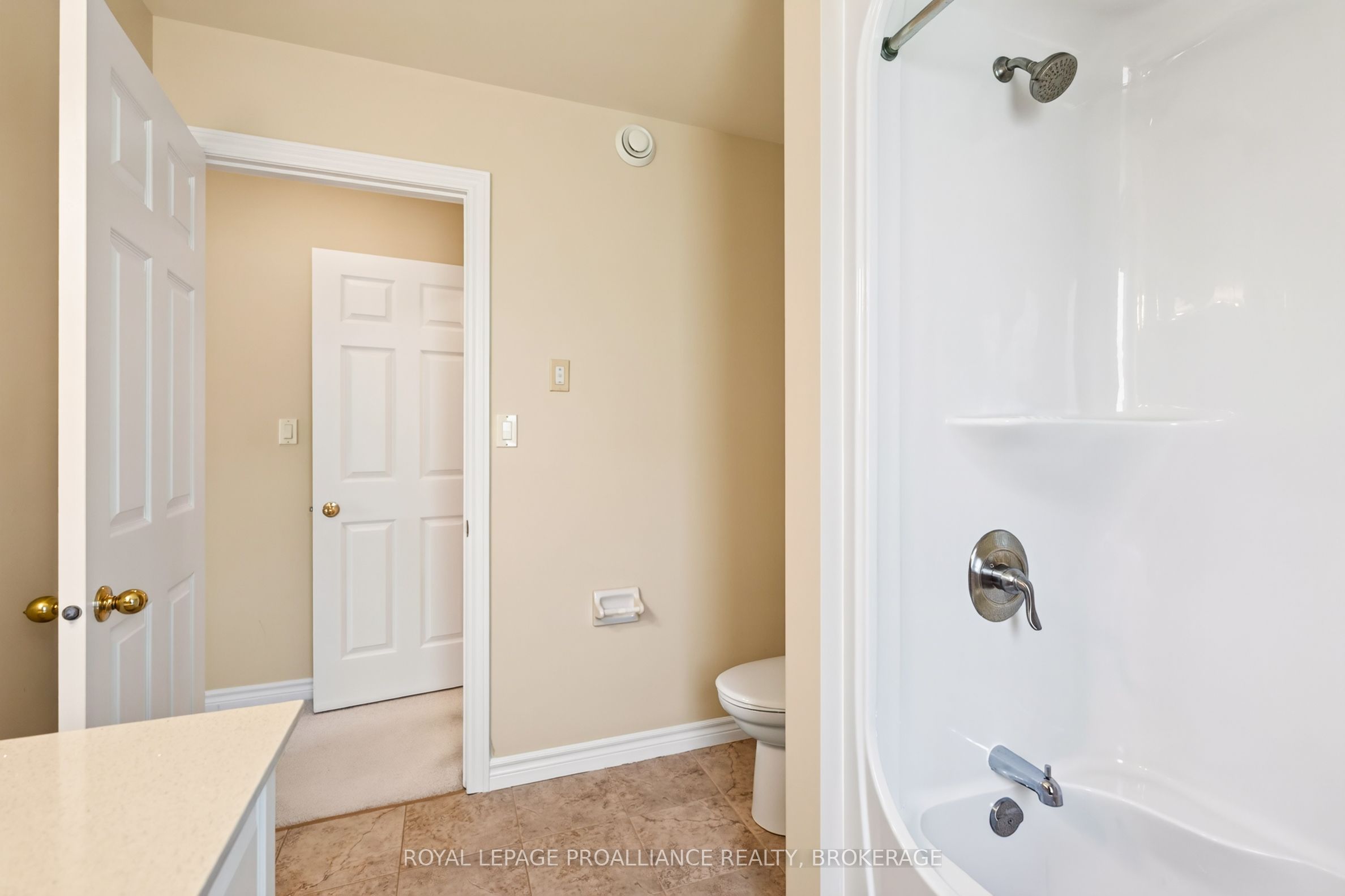 1097 Crossfield Avenue Property Photo 32