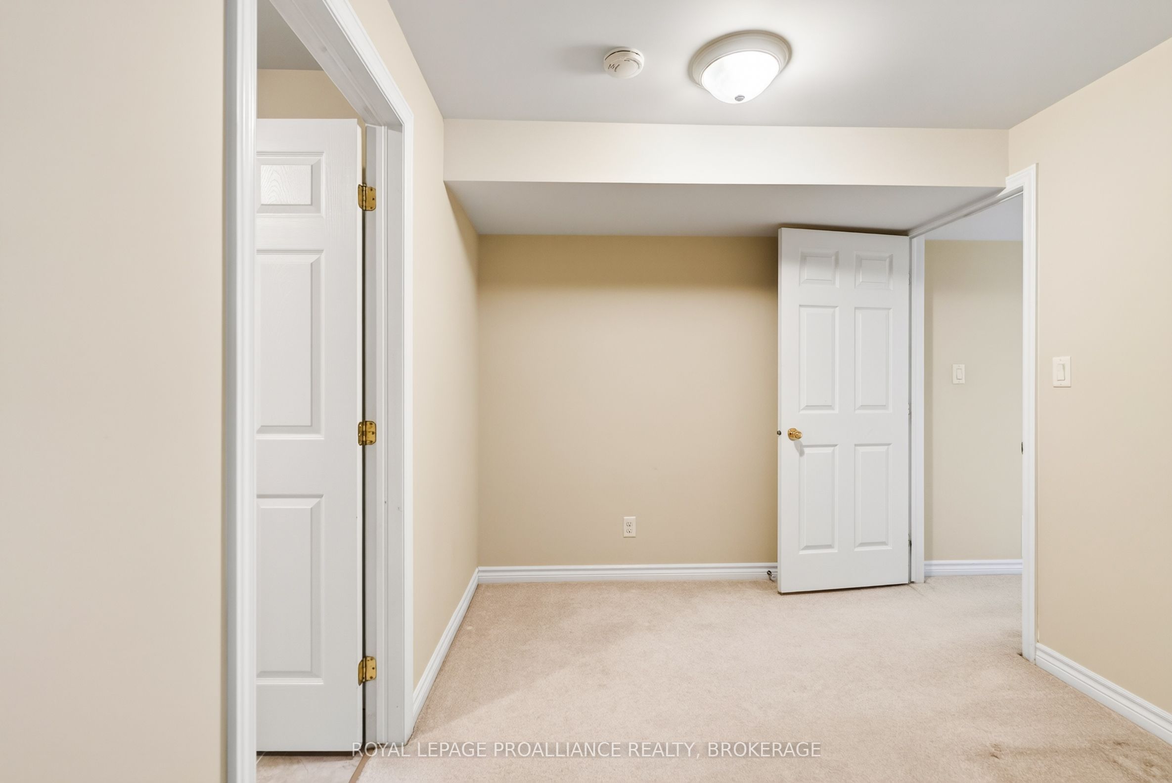 1097 Crossfield Avenue Property Photo 33
