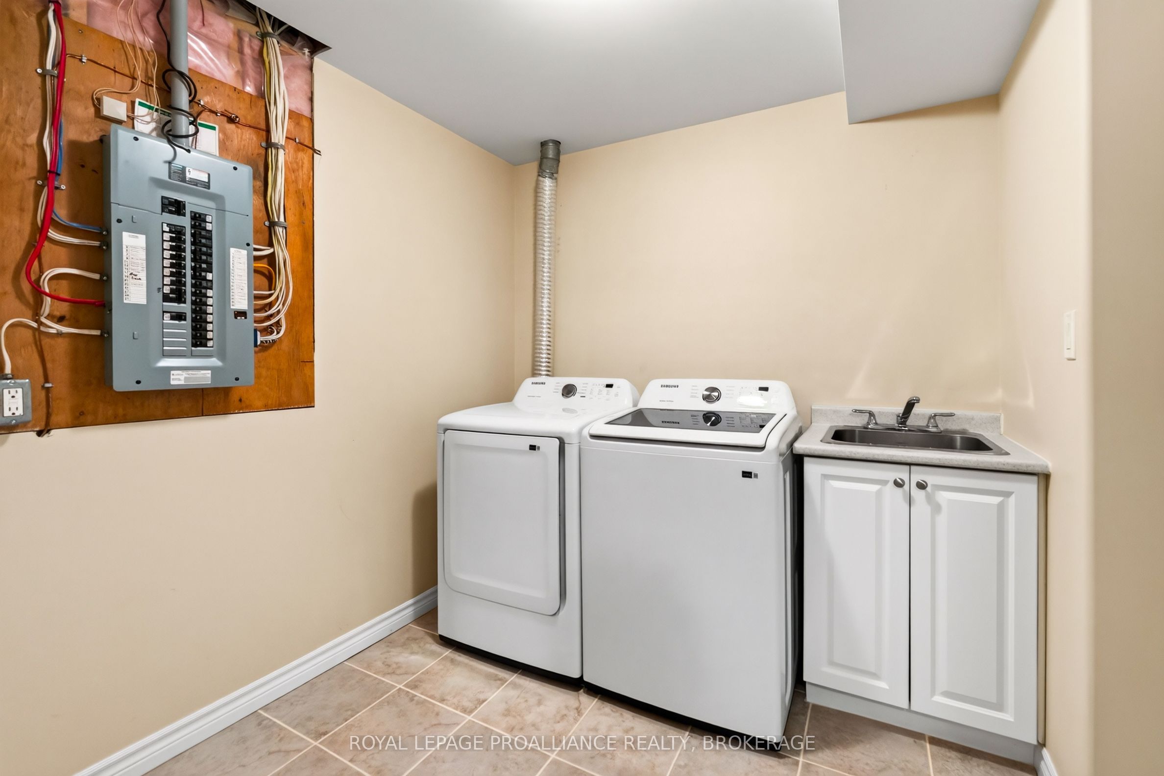 1097 Crossfield Avenue Property Photo 34