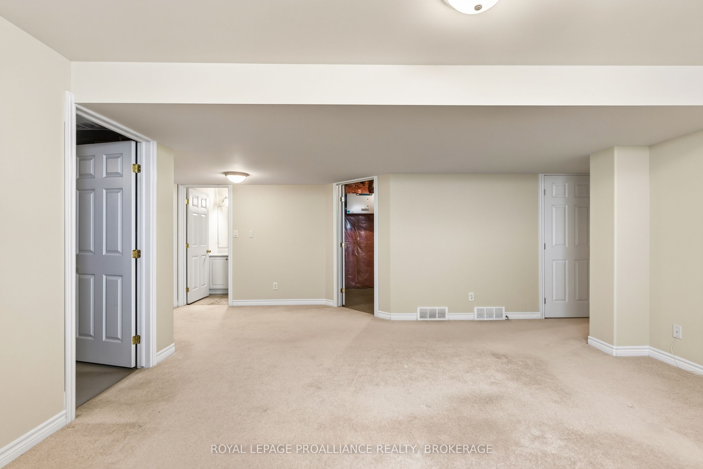 1097 Crossfield Avenue Property Photo 38