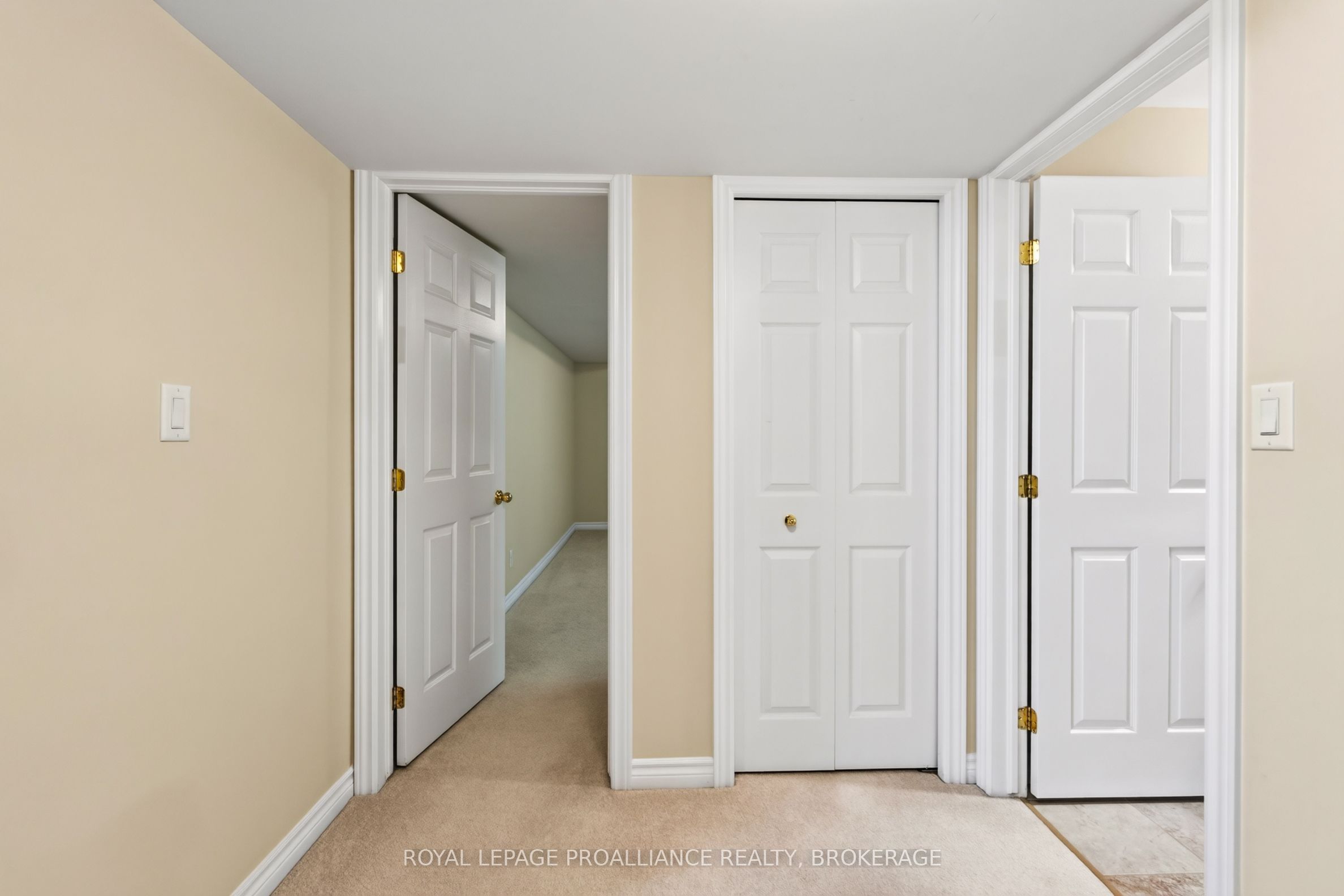1097 Crossfield Avenue Property Photo 39