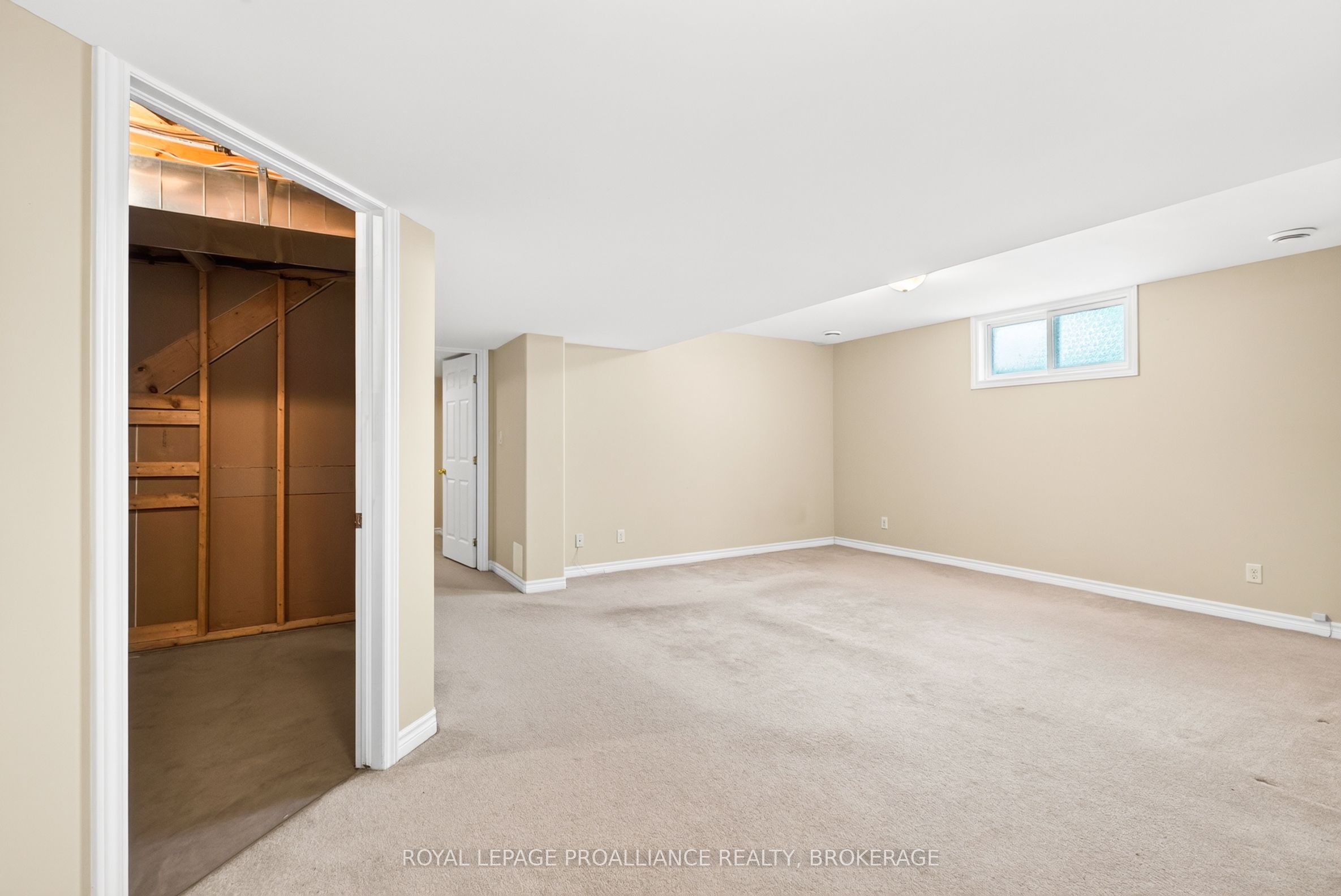 1097 Crossfield Avenue Property Photo 40