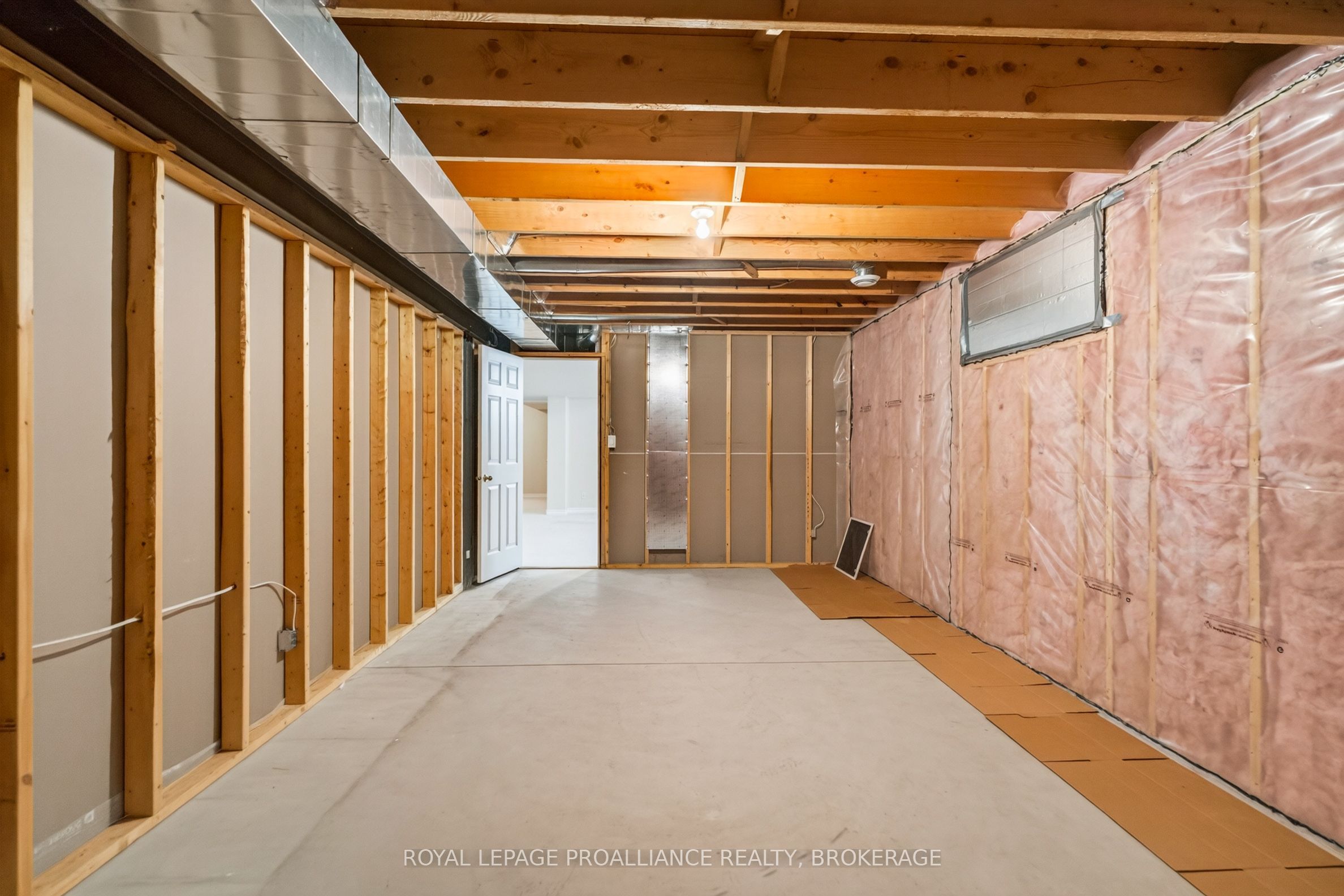1097 Crossfield Avenue Property Photo 44