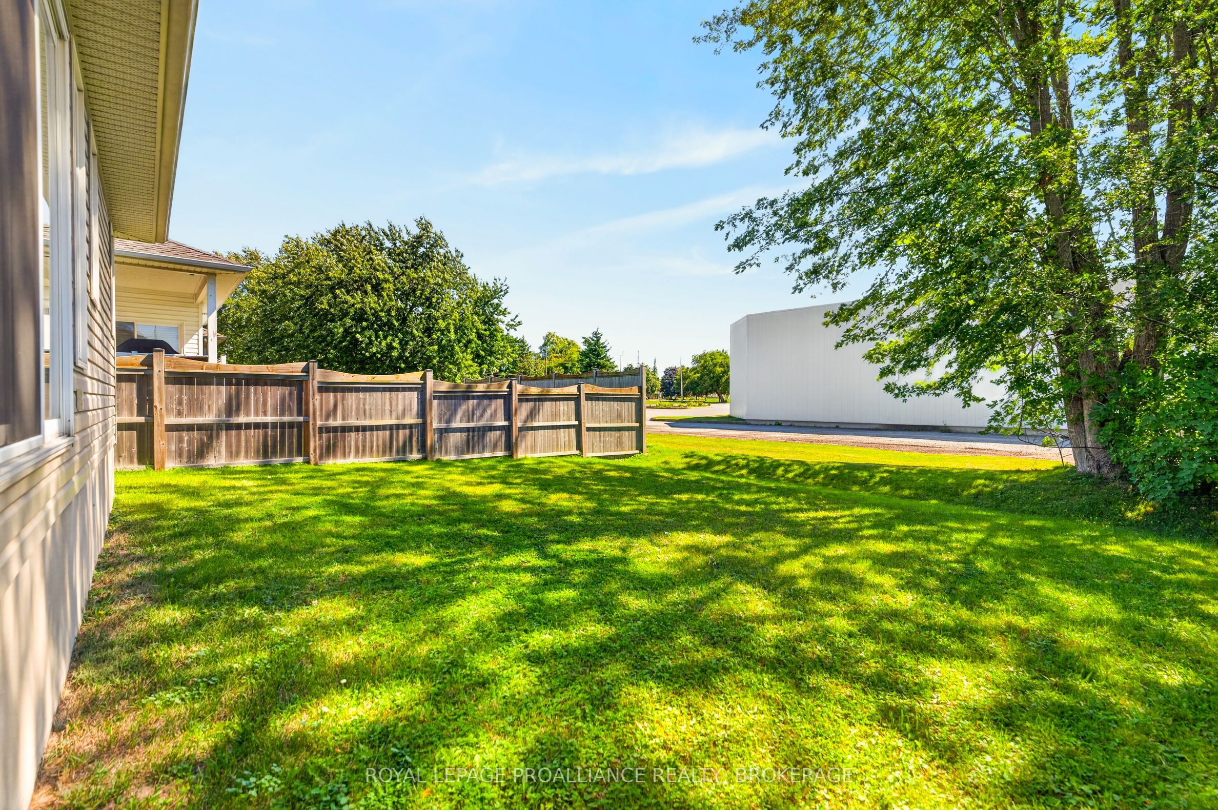 1097 Crossfield Avenue Property Photo 46