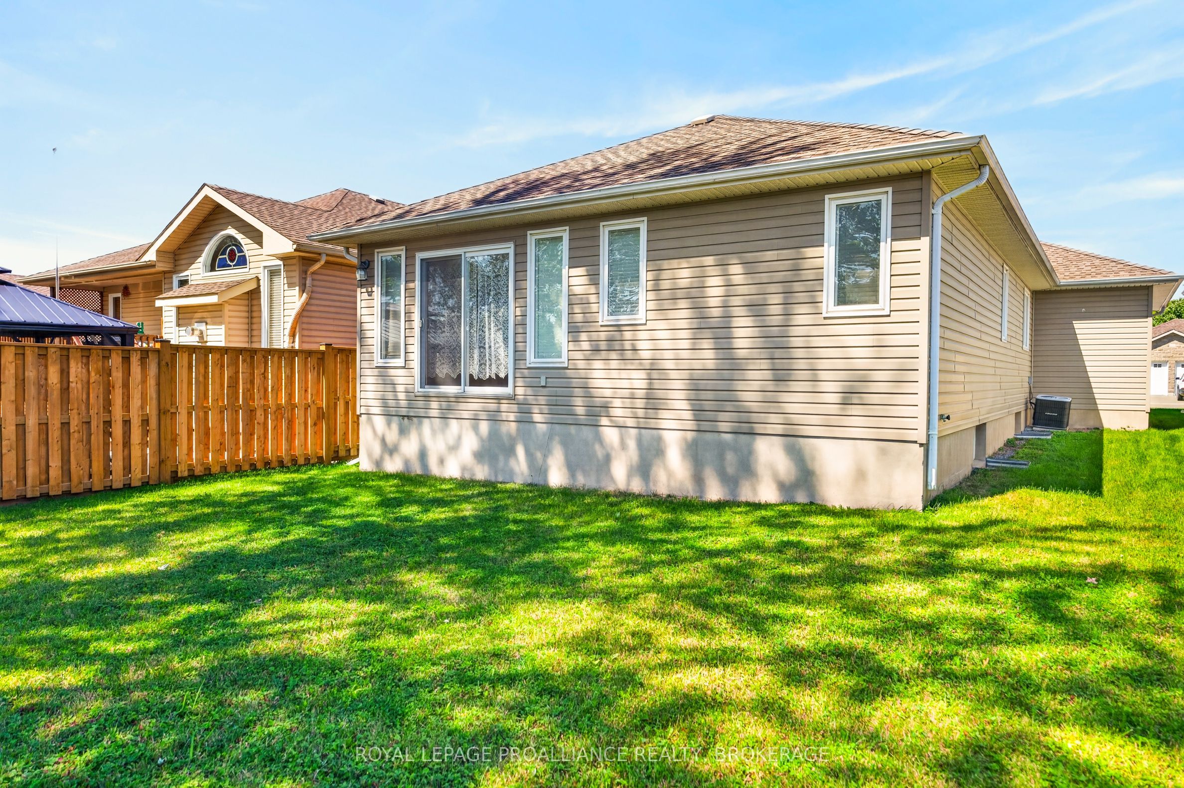 1097 Crossfield Avenue Property Photo 48
