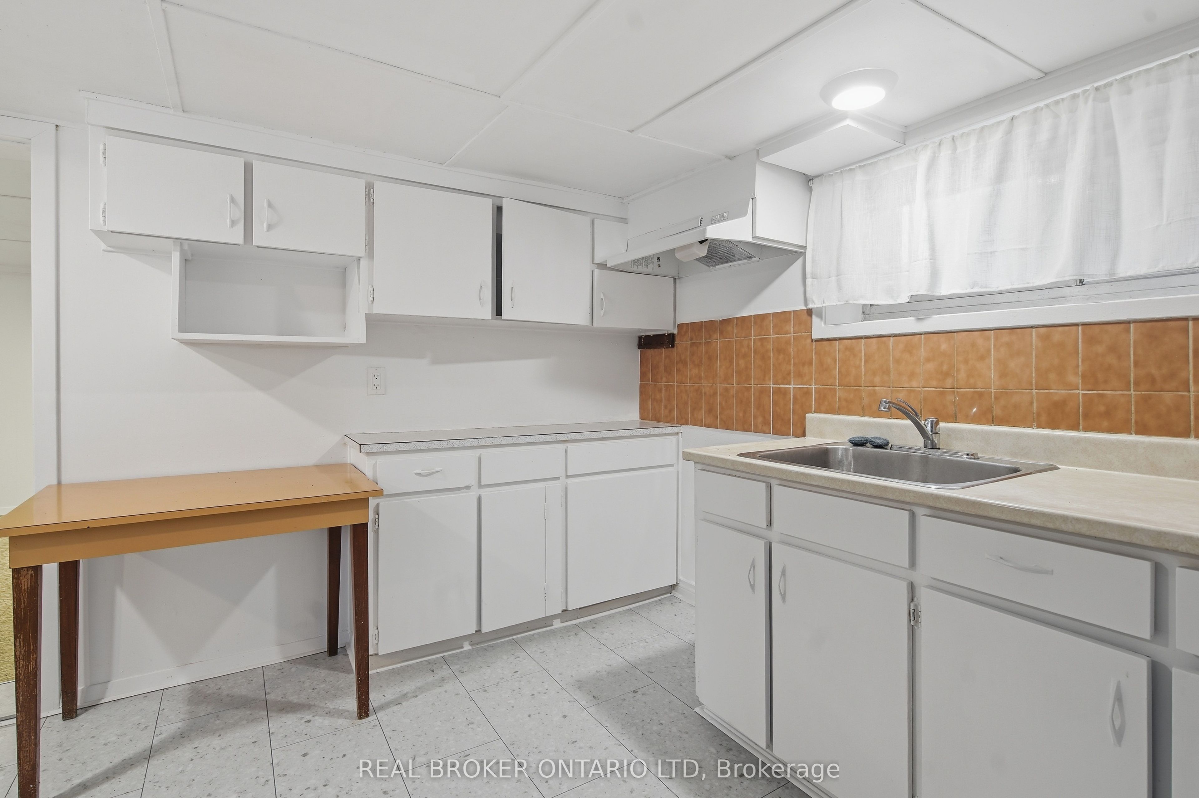 908 William Street Property Photo 32