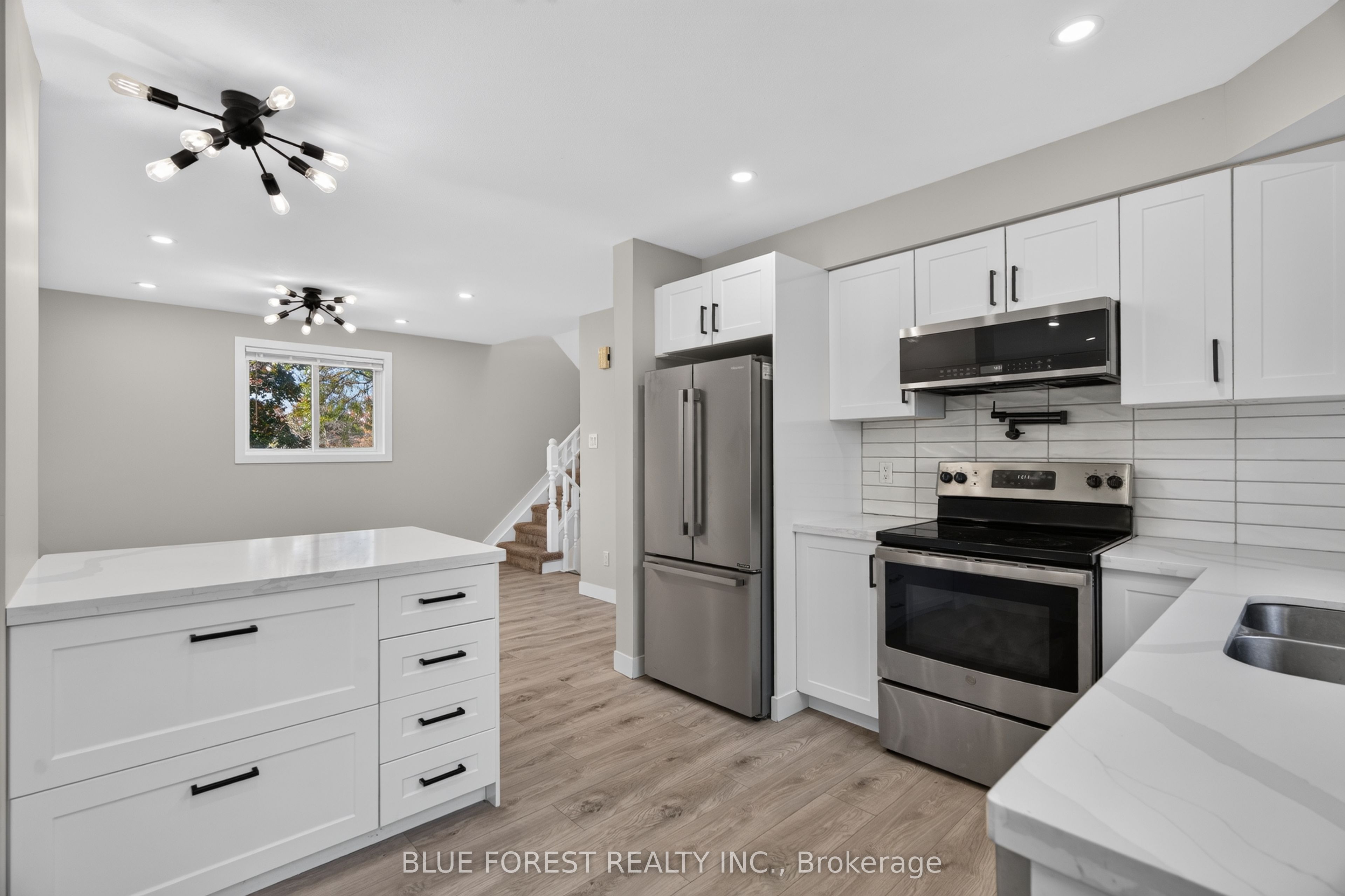 1048 Mahogany Road Property Photo 11