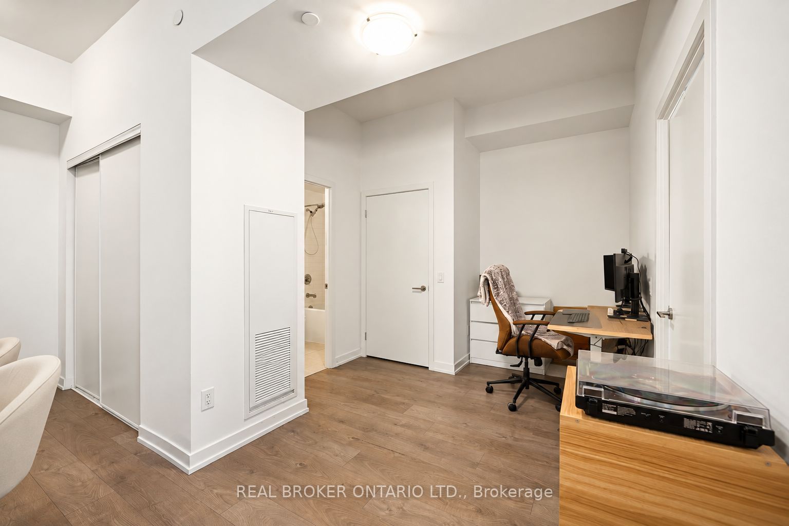 55 Duke Street 227 Property Photo 8