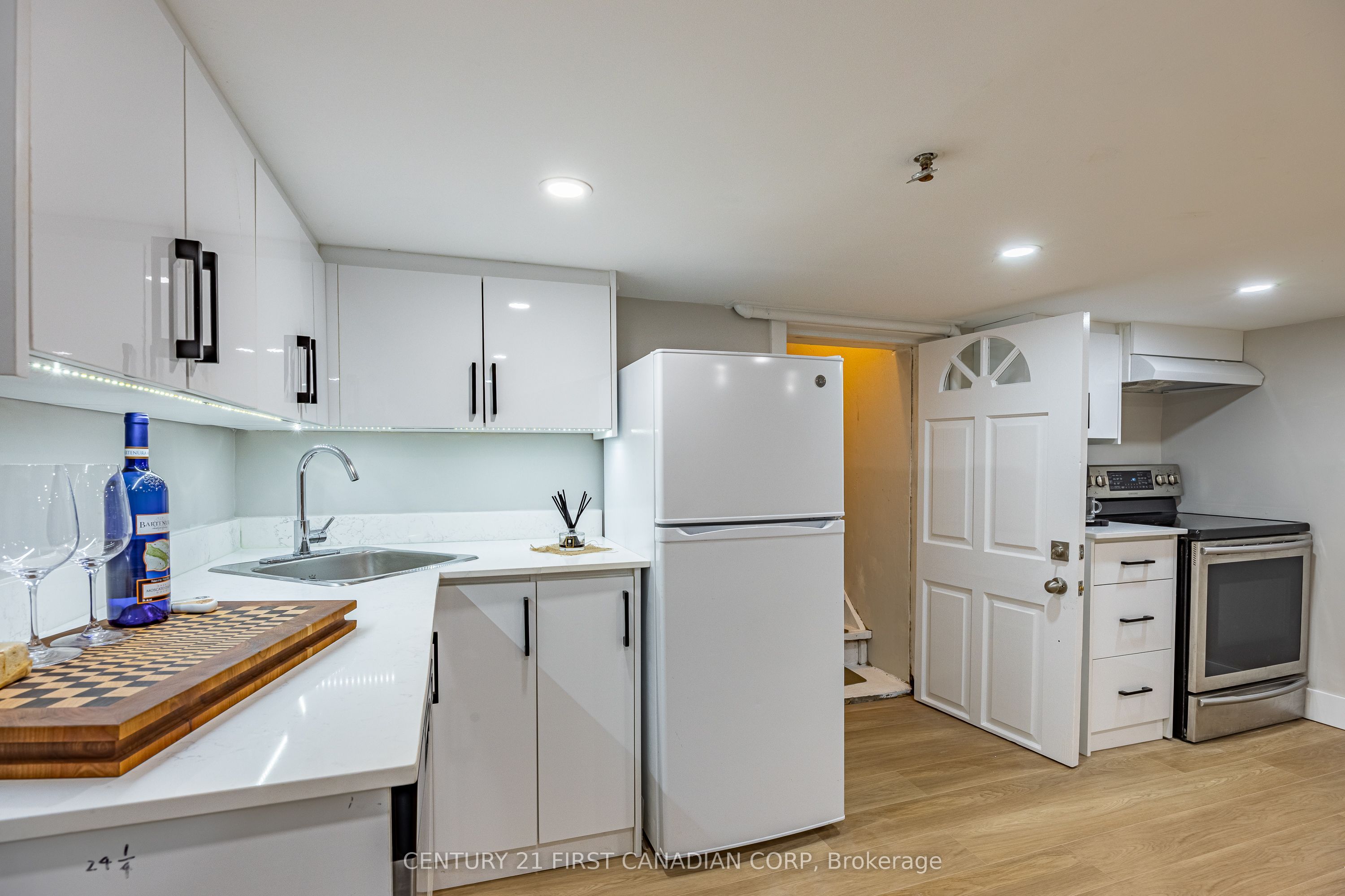 864 Stedwell Street Property Photo 24