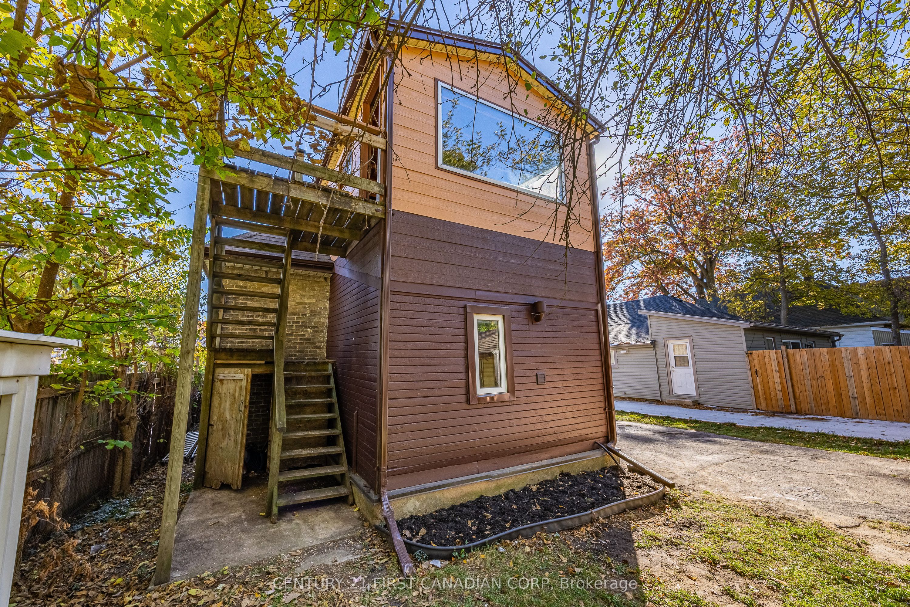864 Stedwell Street Property Photo 32