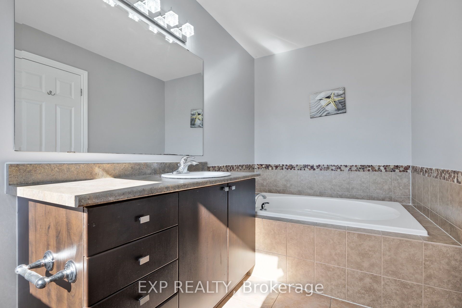 168 Garrity Crescent Property Photo 28