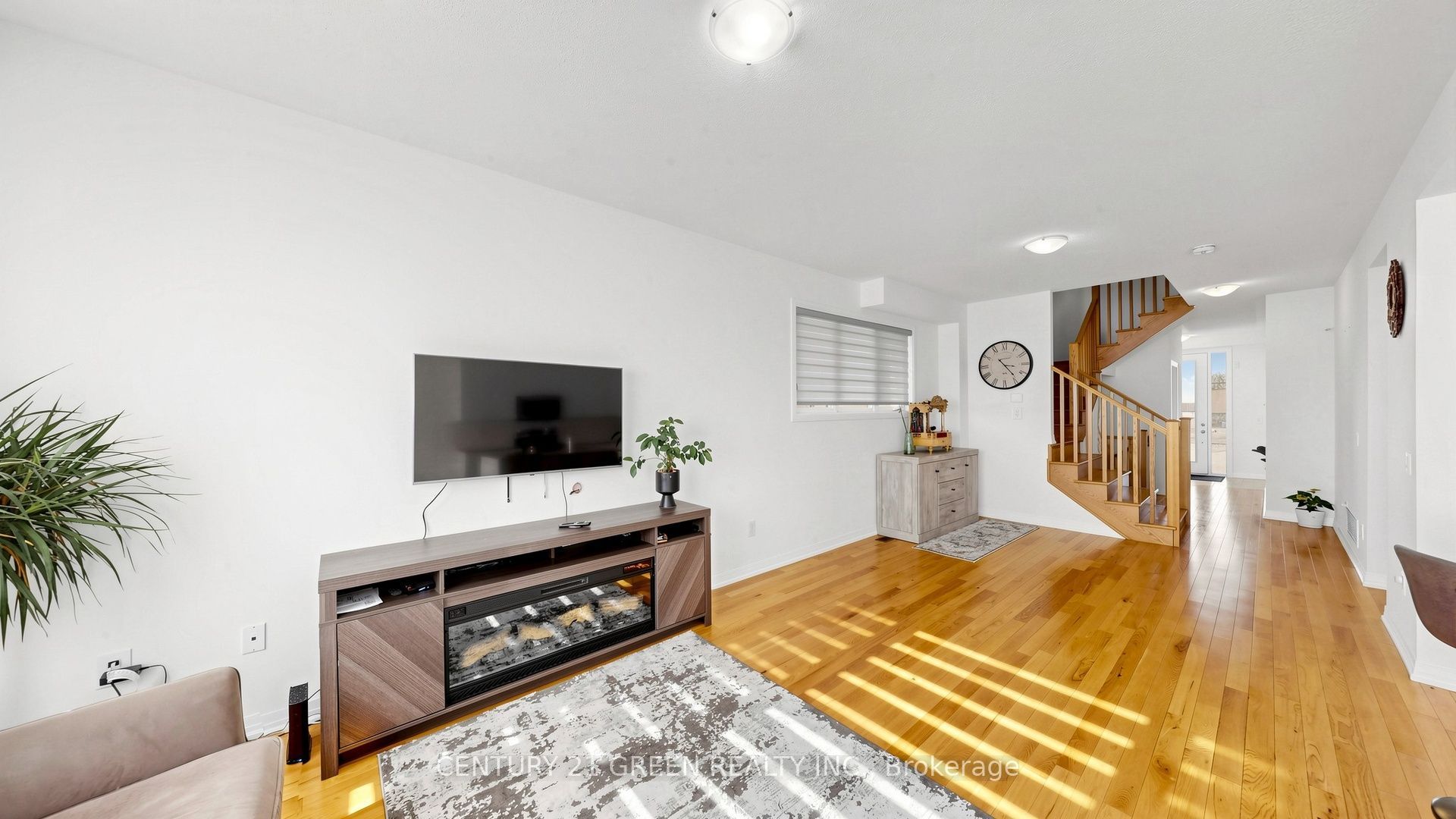 135 Fairey Crescent Property Photo 7