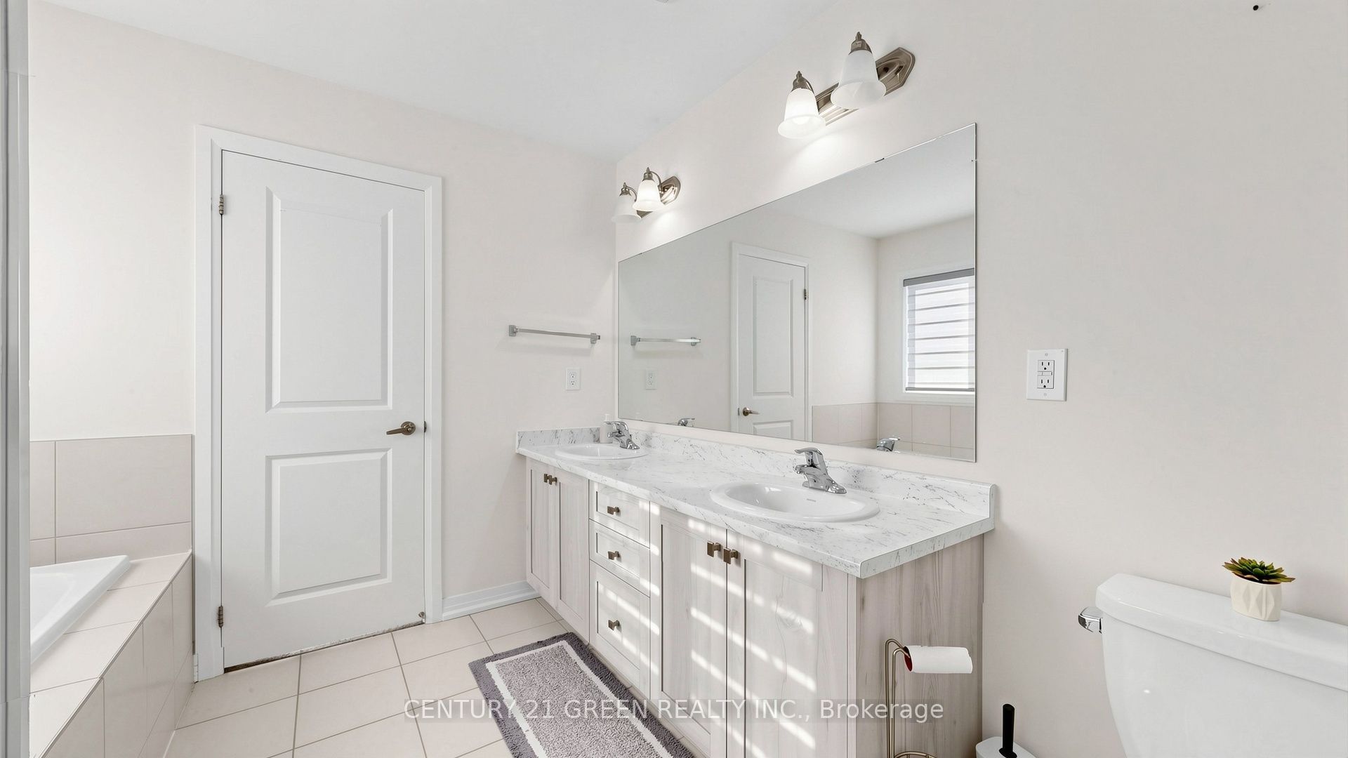135 Fairey Crescent Property Photo 18