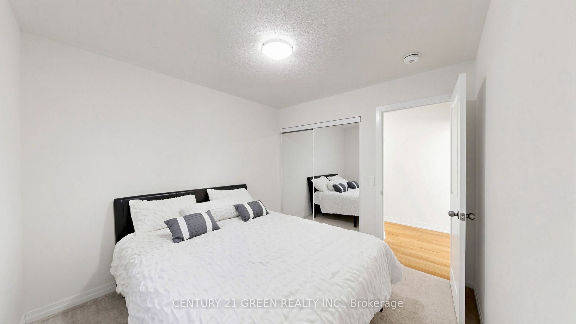 135 Fairey Crescent Property Photo 20
