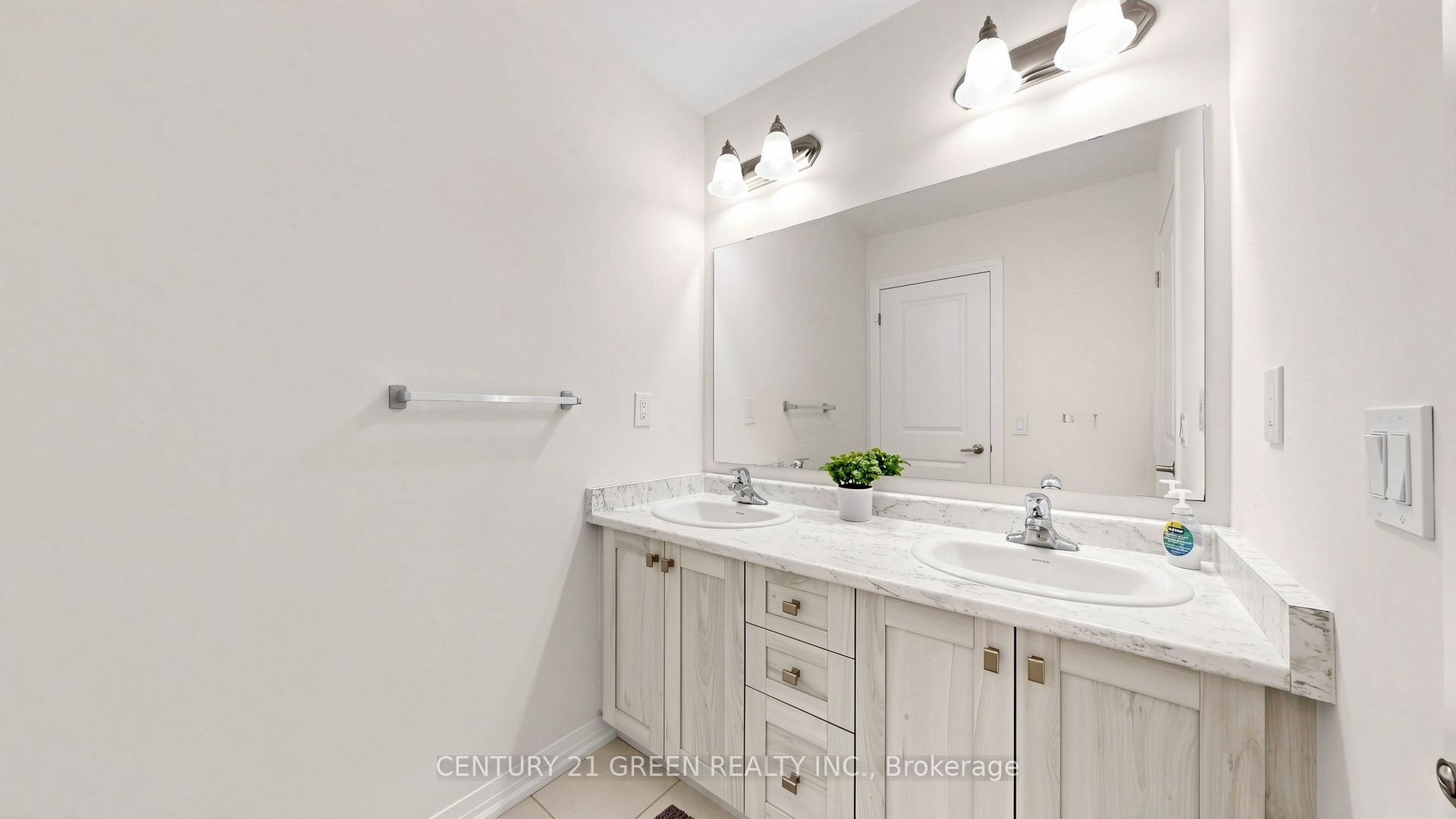 135 Fairey Crescent Property Photo 25