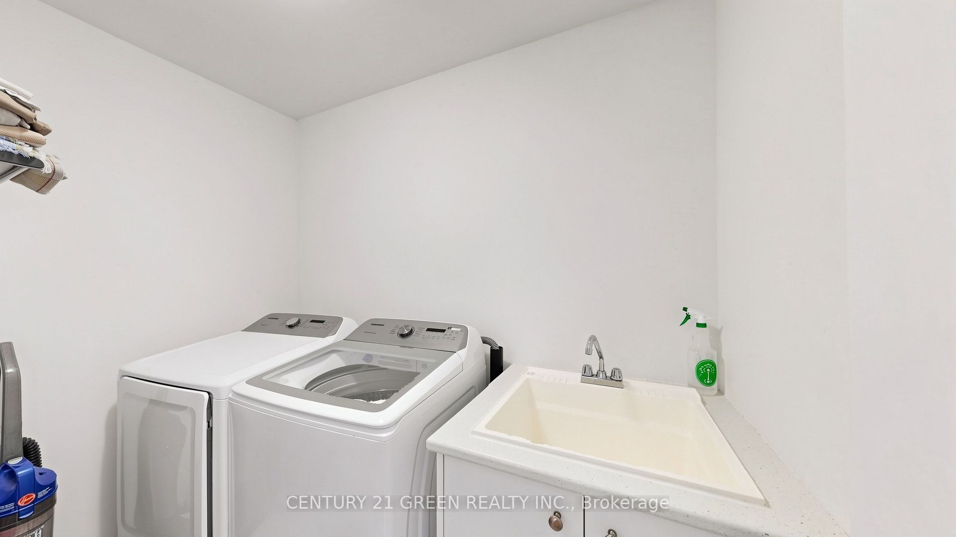 135 Fairey Crescent Property Photo 28