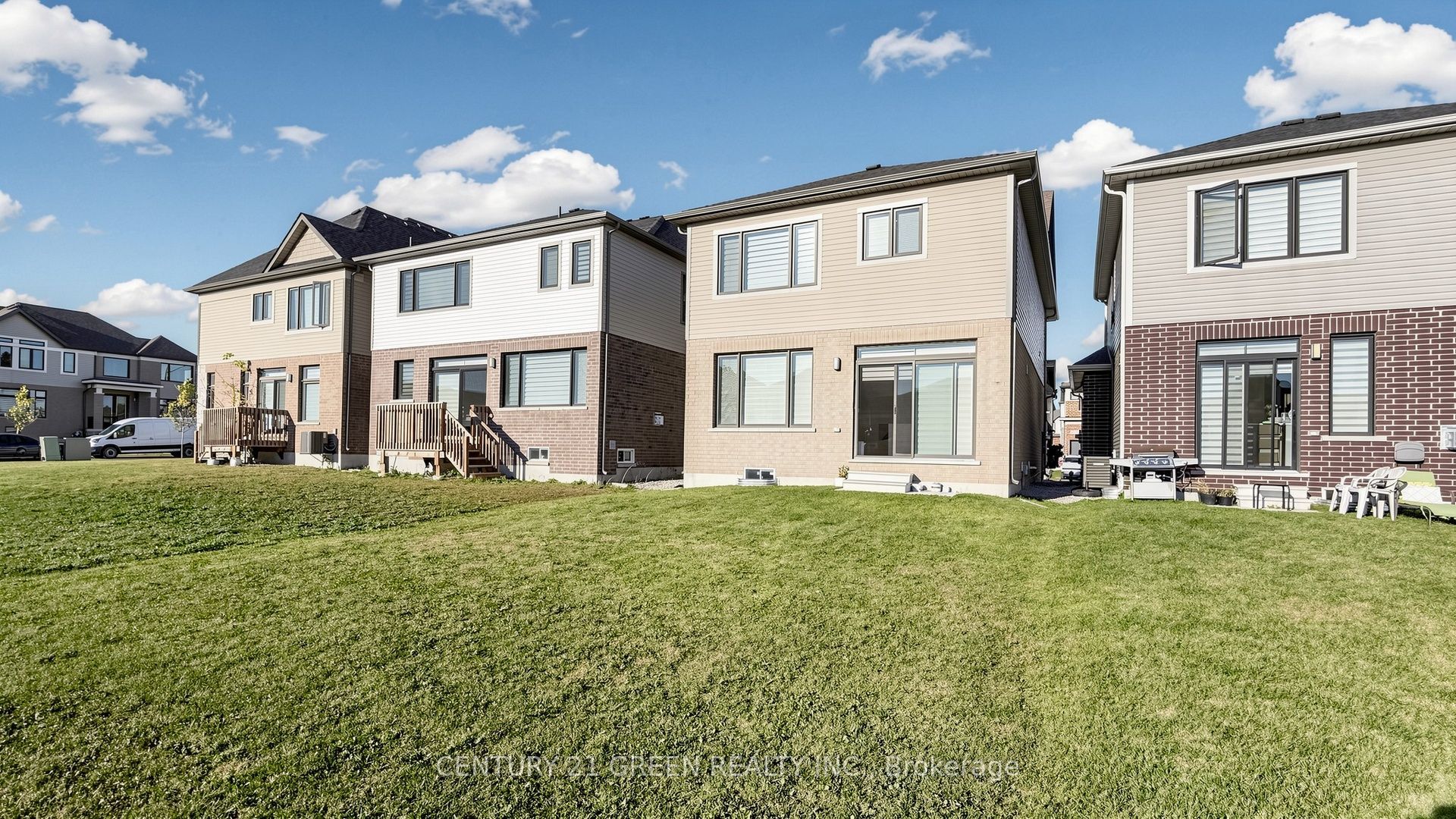 135 Fairey Crescent Property Photo 31