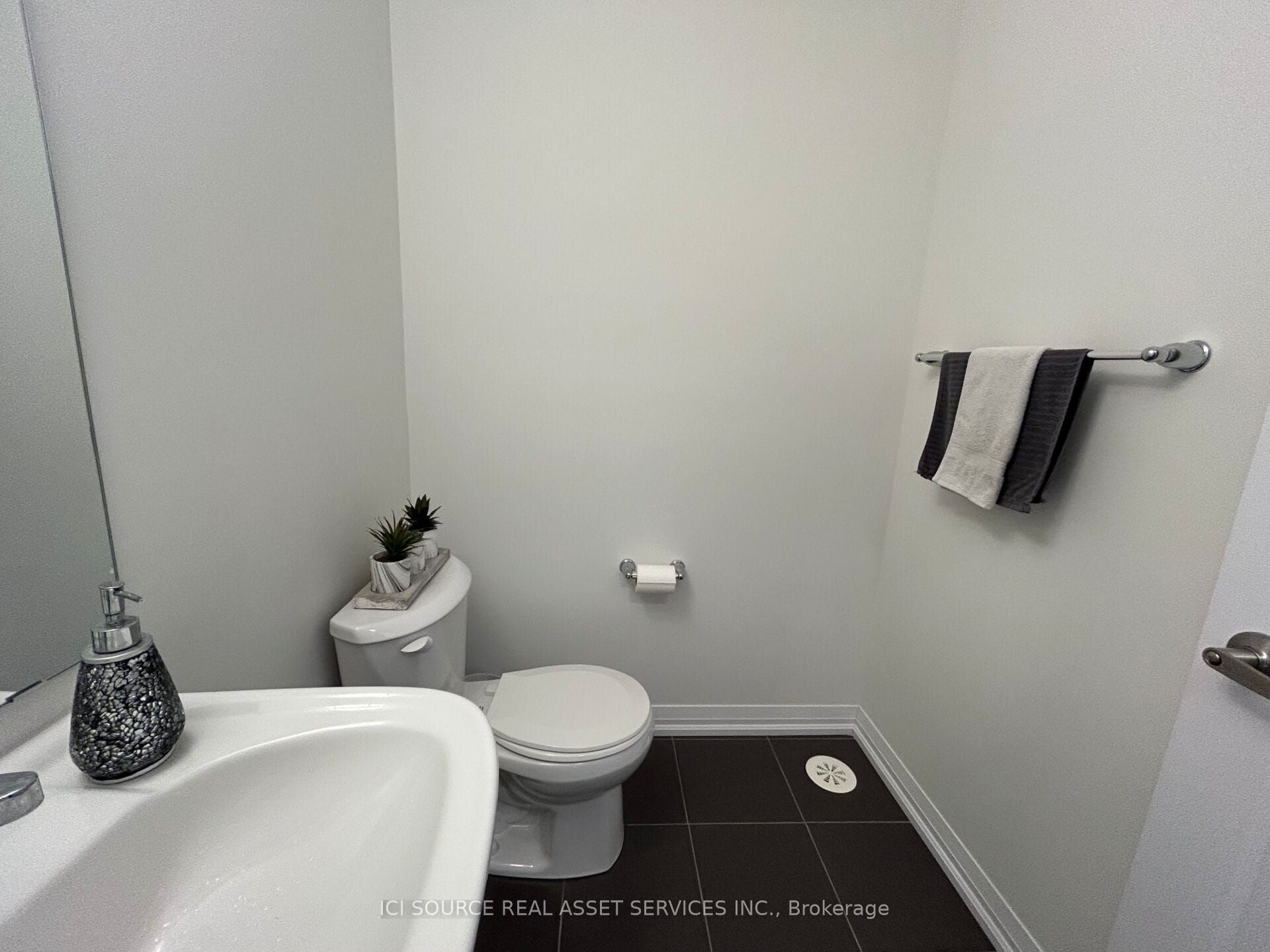 8 Kensington Road Property Photo 6