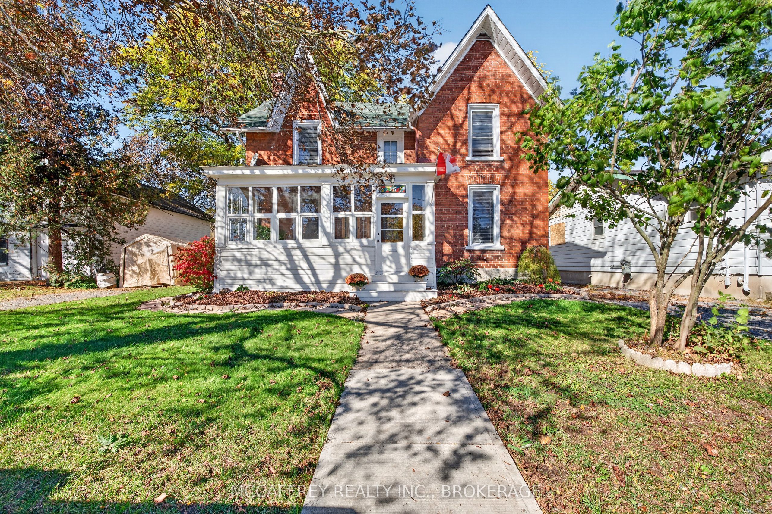 15 Graham Street E Property Photo 1