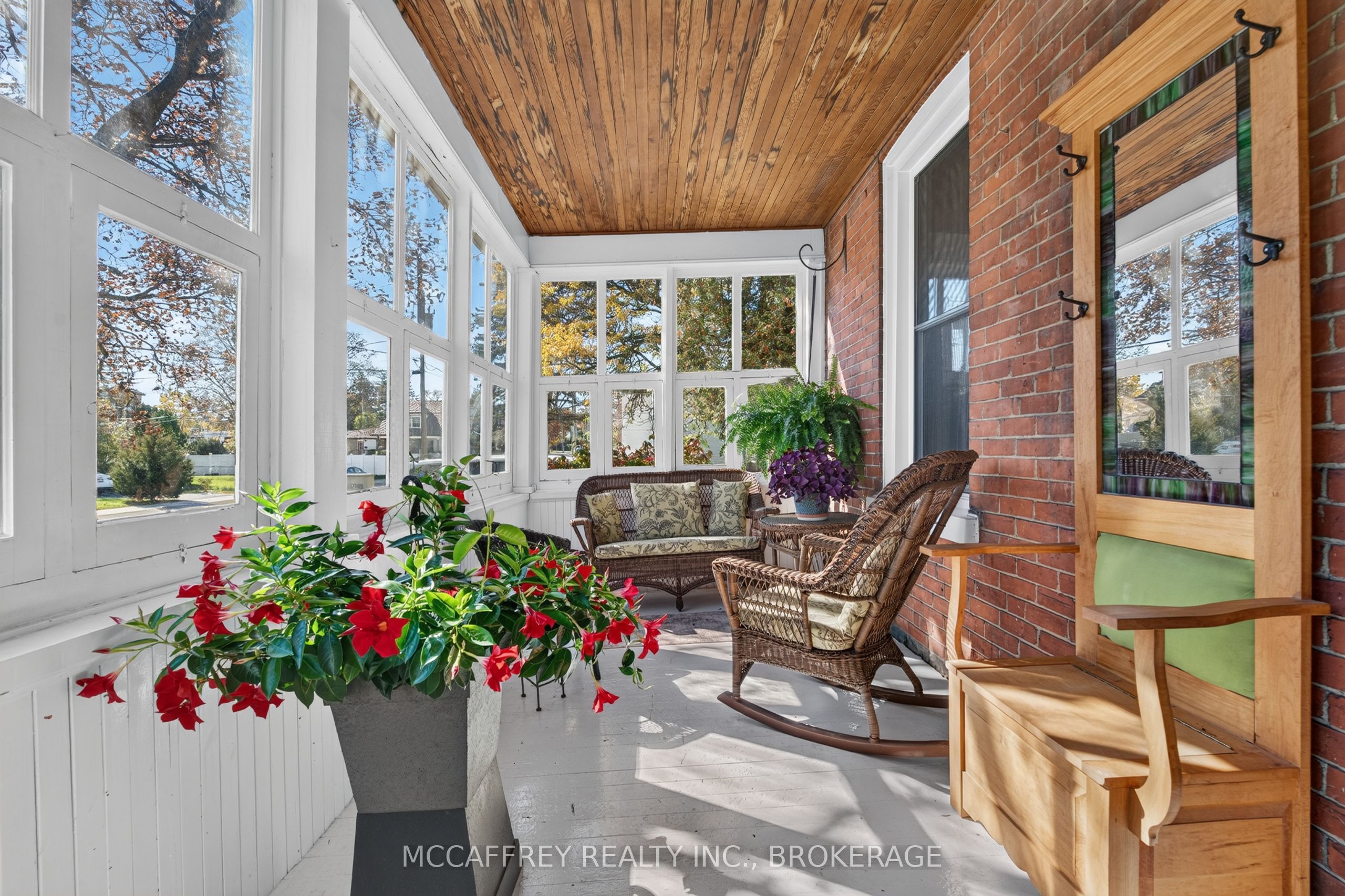 15 Graham Street E Property Photo 4