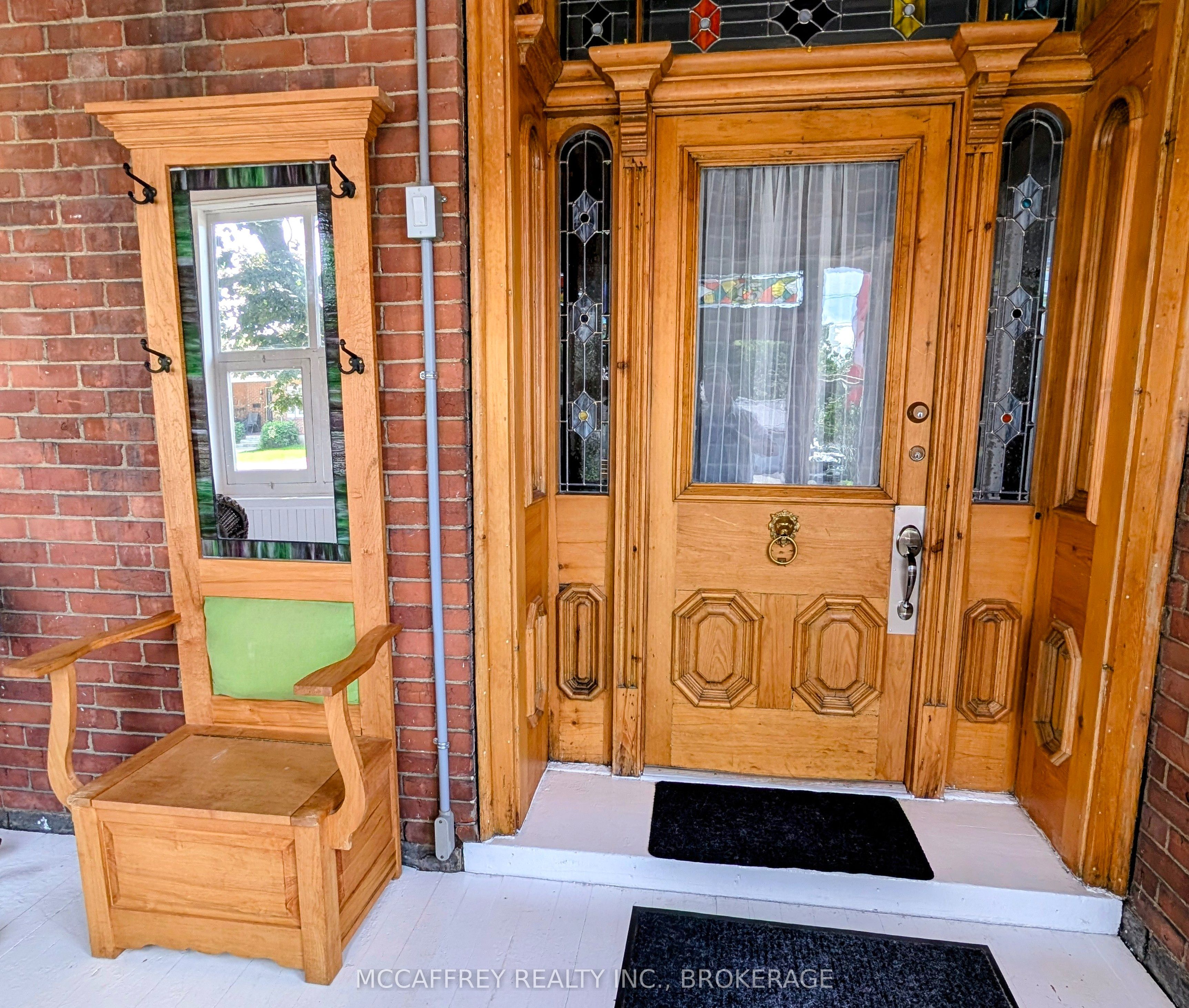 15 Graham Street E Property Photo 5