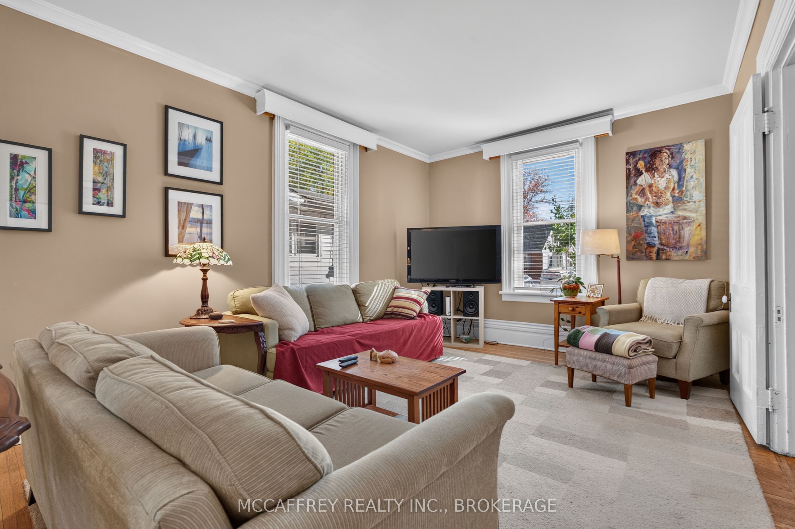 15 Graham Street E Property Photo 9