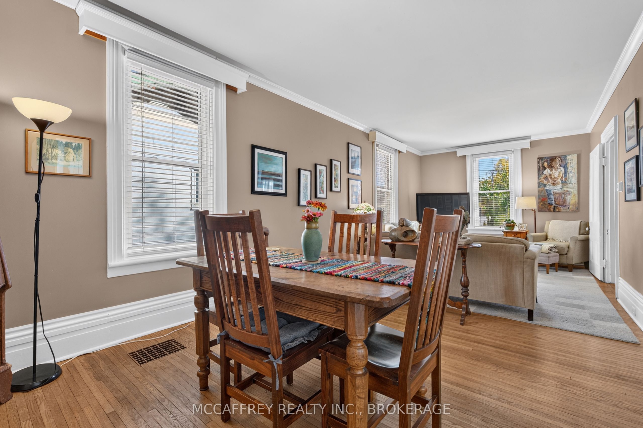 15 Graham Street E Property Photo 12