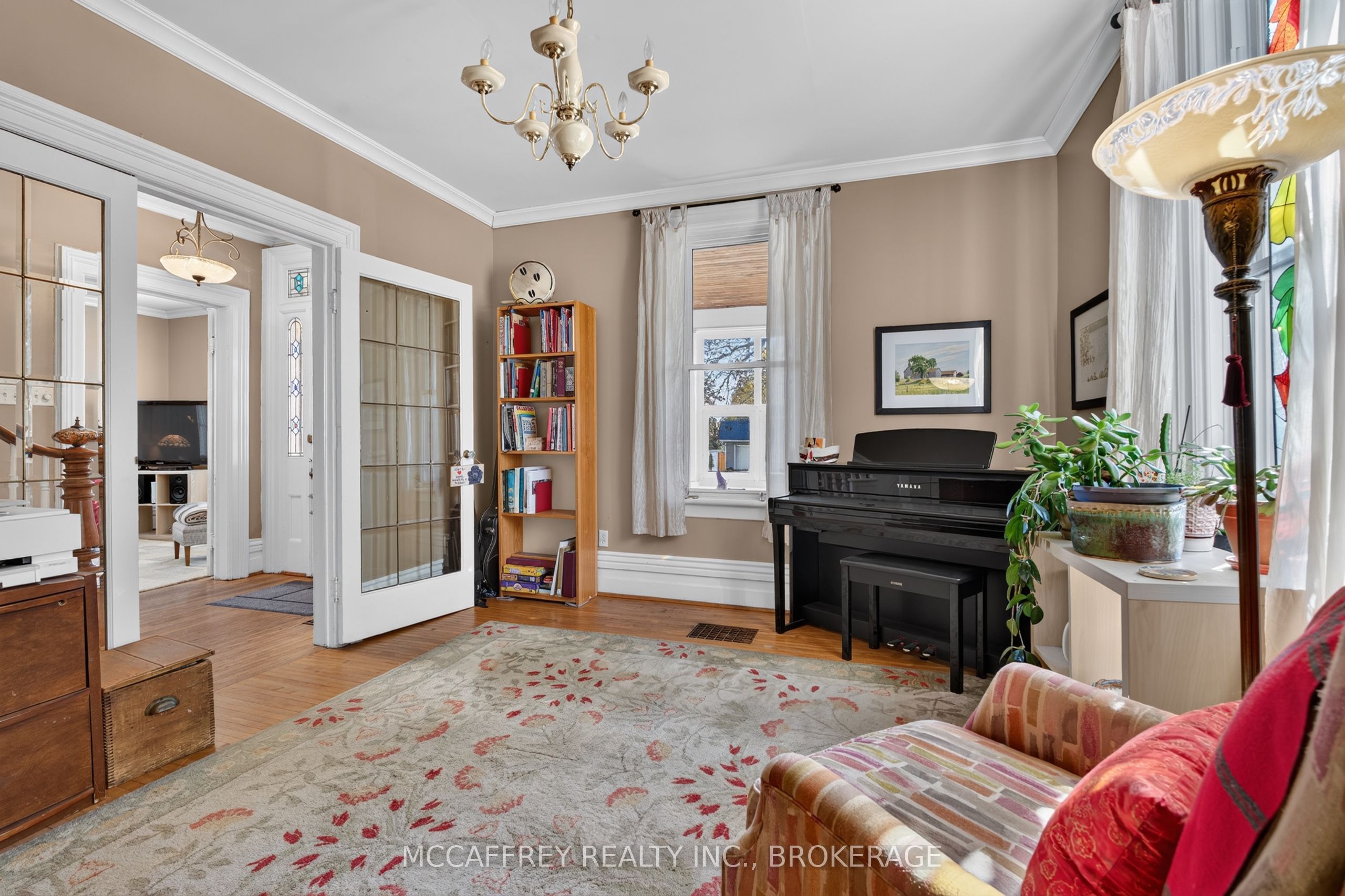 15 Graham Street E Property Photo 14