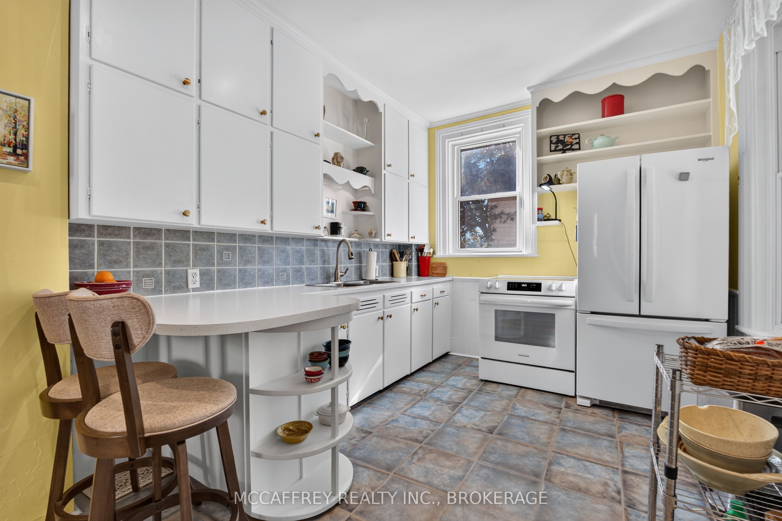 15 Graham Street E Property Photo 16