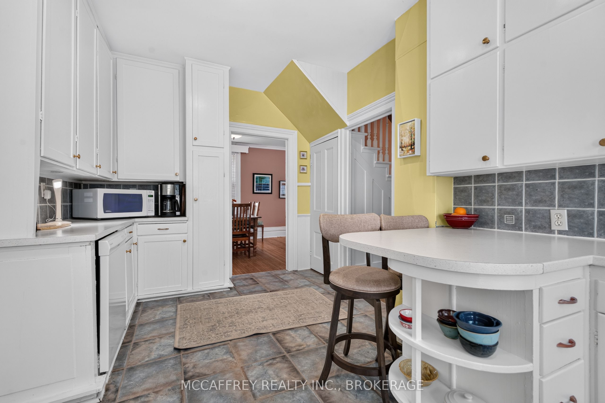 15 Graham Street E Property Photo 18