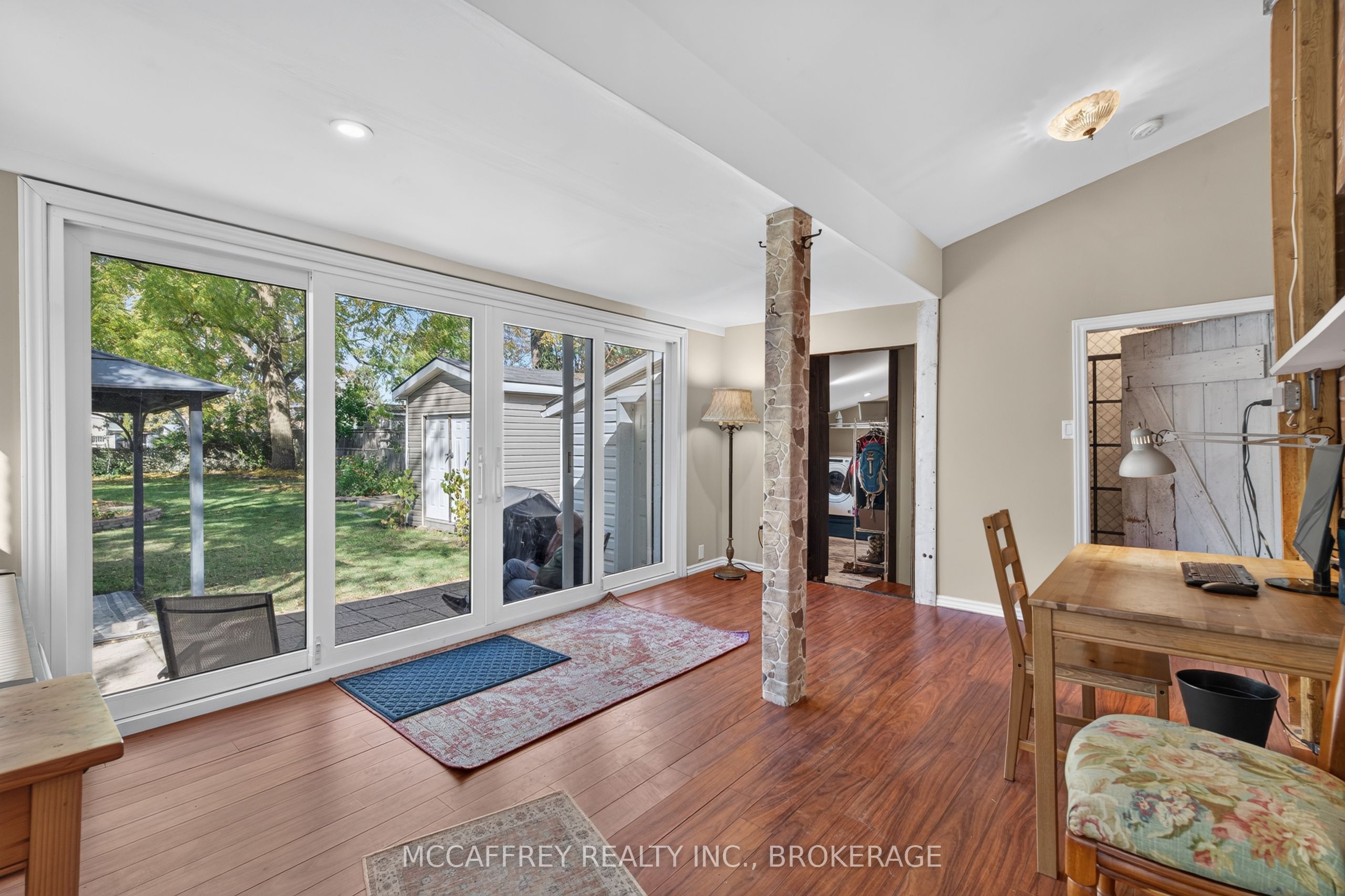 15 Graham Street E Property Photo 20