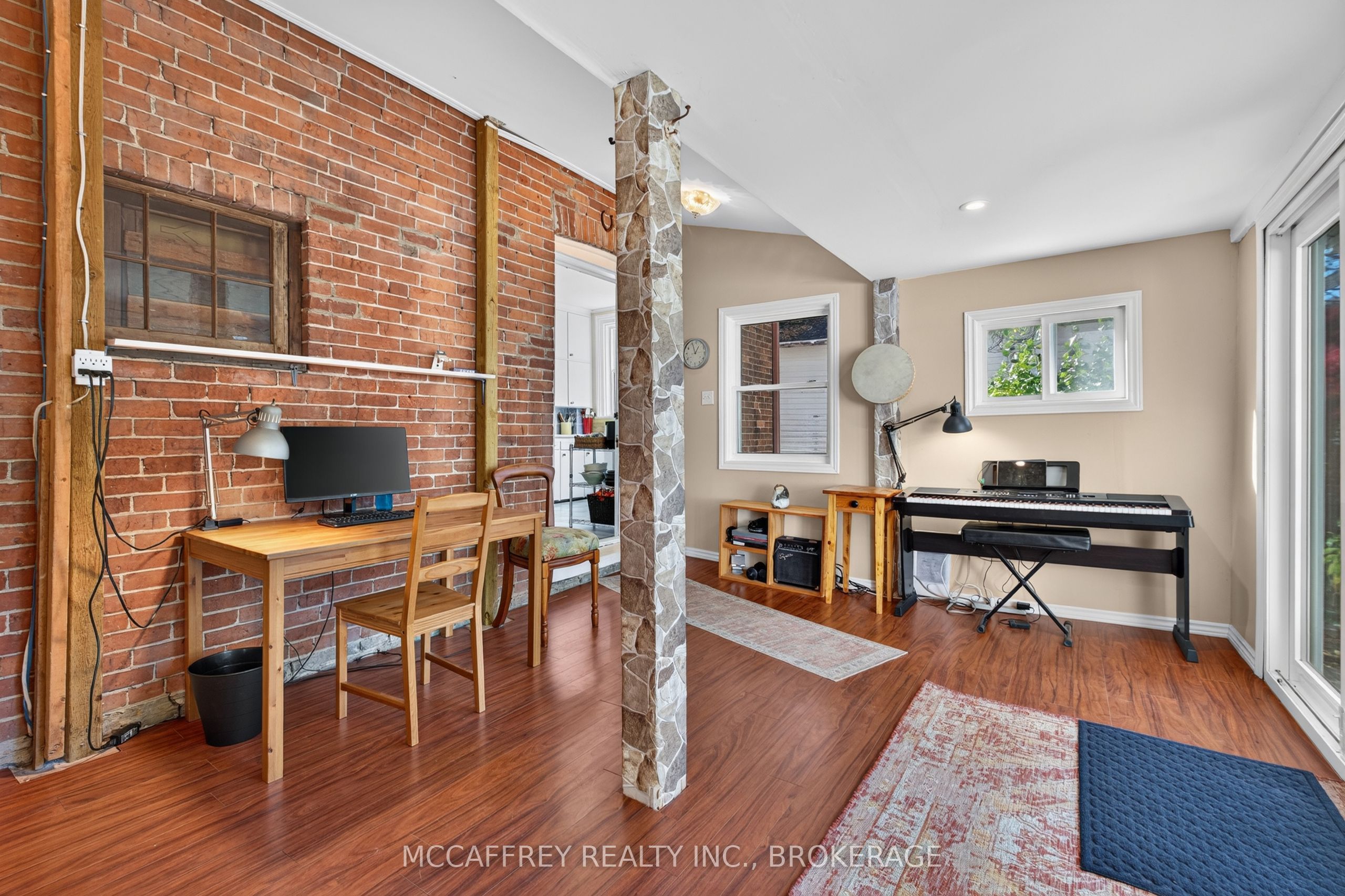 15 Graham Street E Property Photo 21