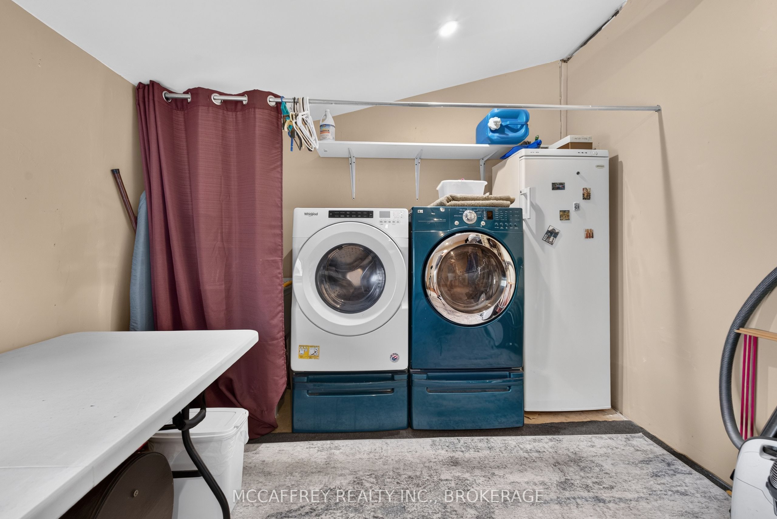 15 Graham Street E Property Photo 23