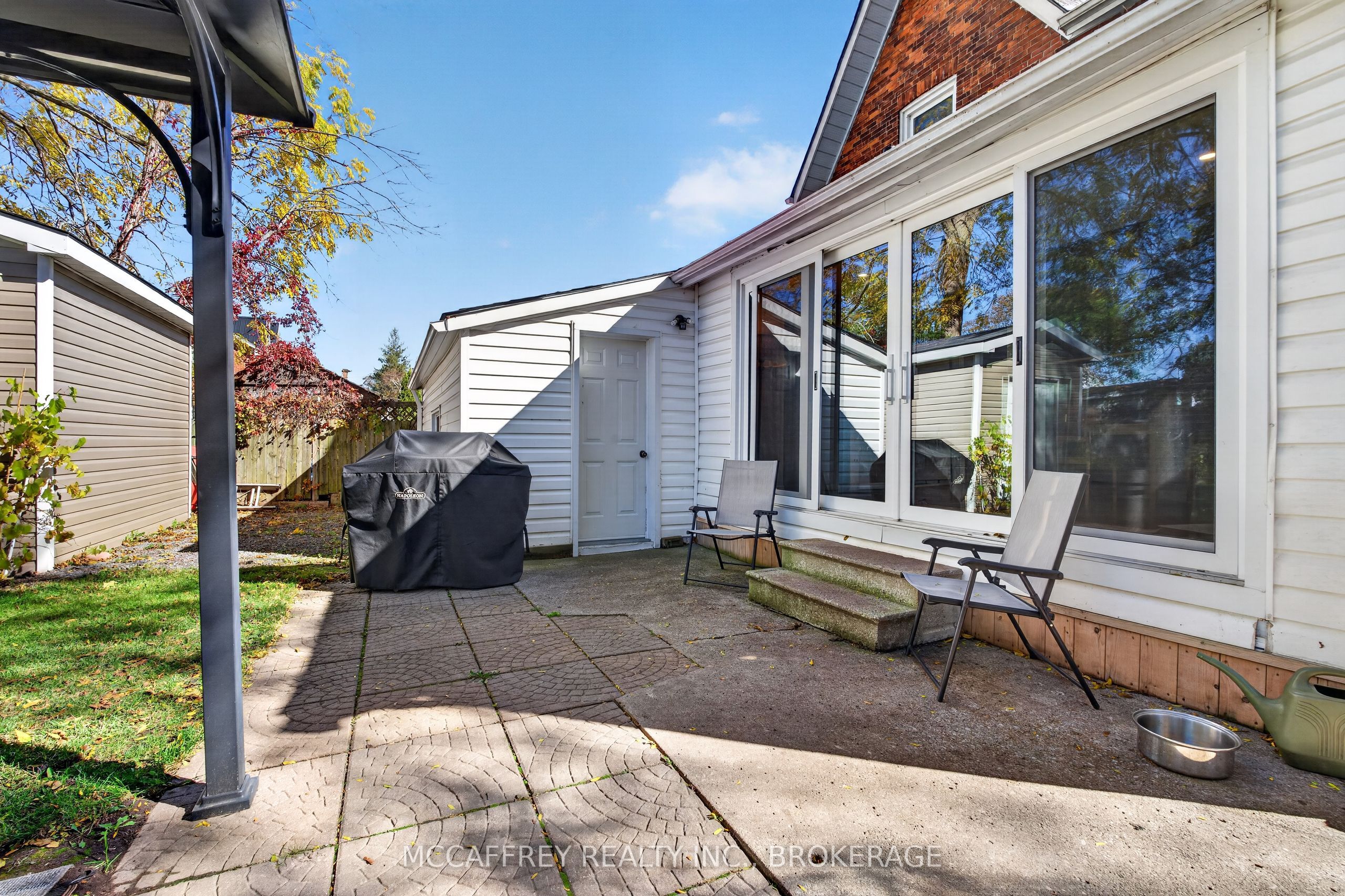 15 Graham Street E Property Photo 31