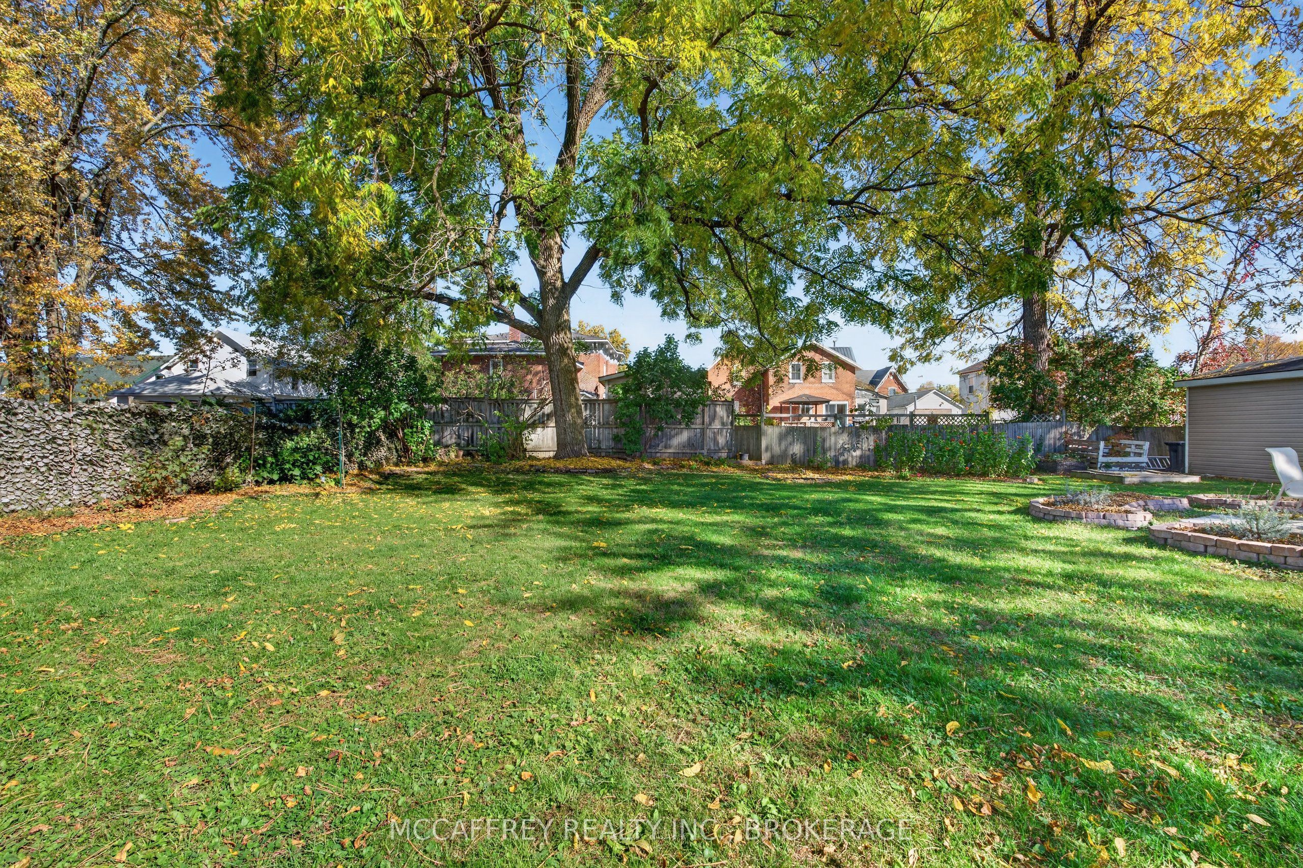 15 Graham Street E Property Photo 45