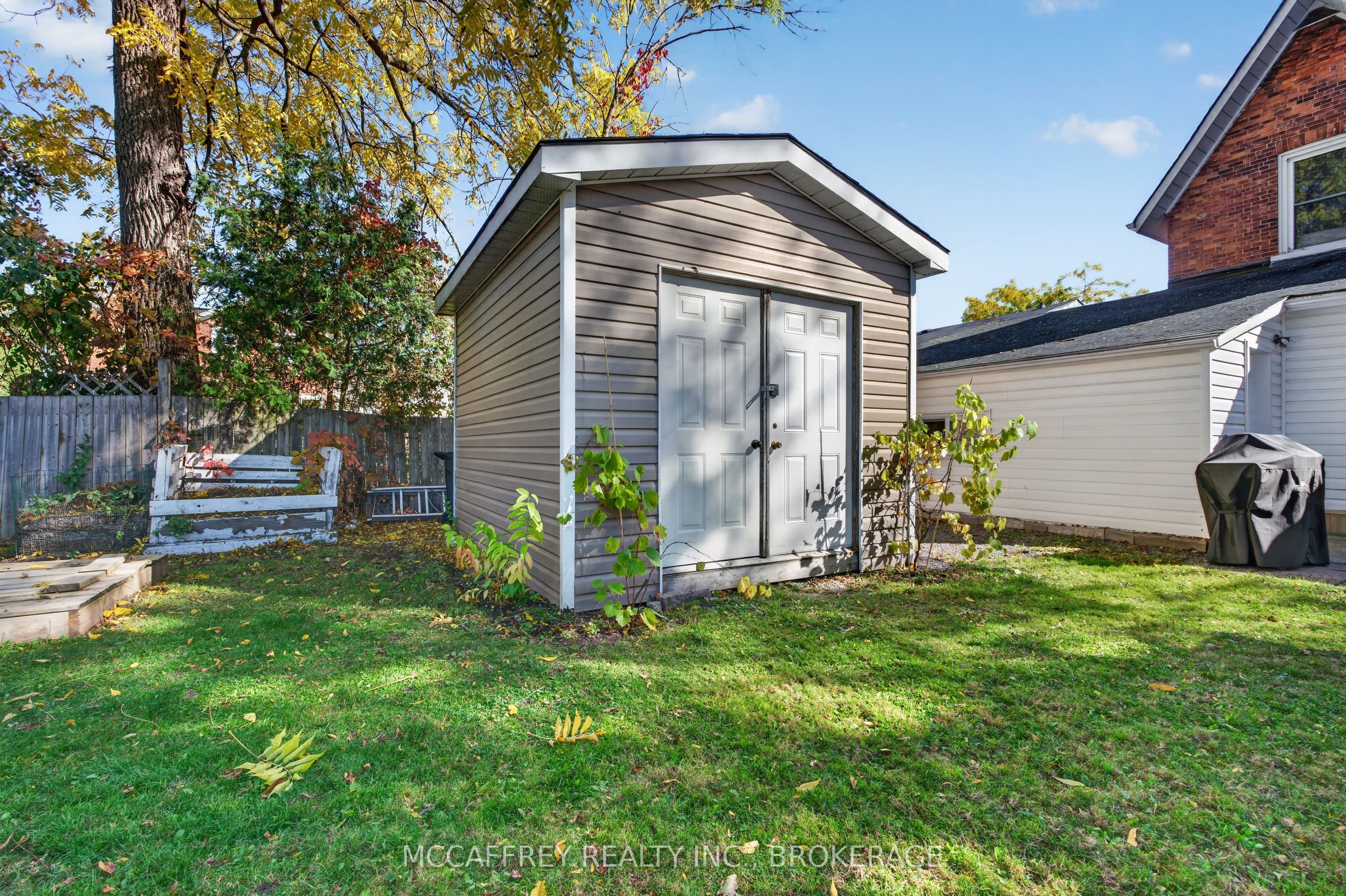 15 Graham Street E Property Photo 47