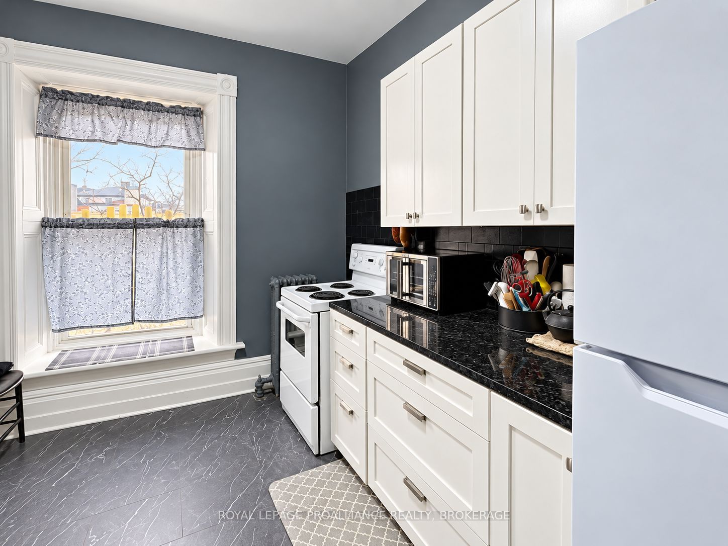 33 King Street W 3 Property Photo 1