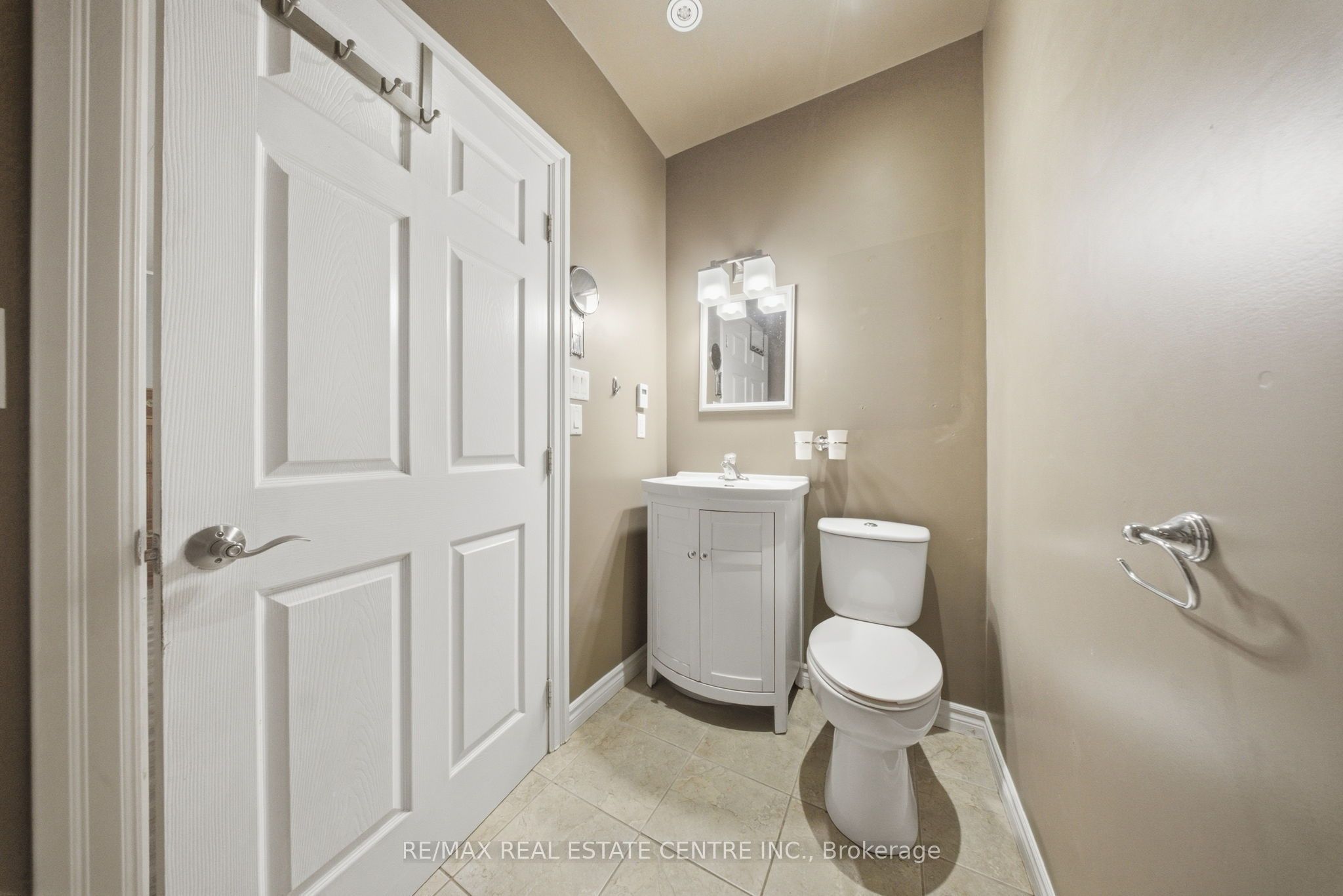301 Main Street W Property Photo 13