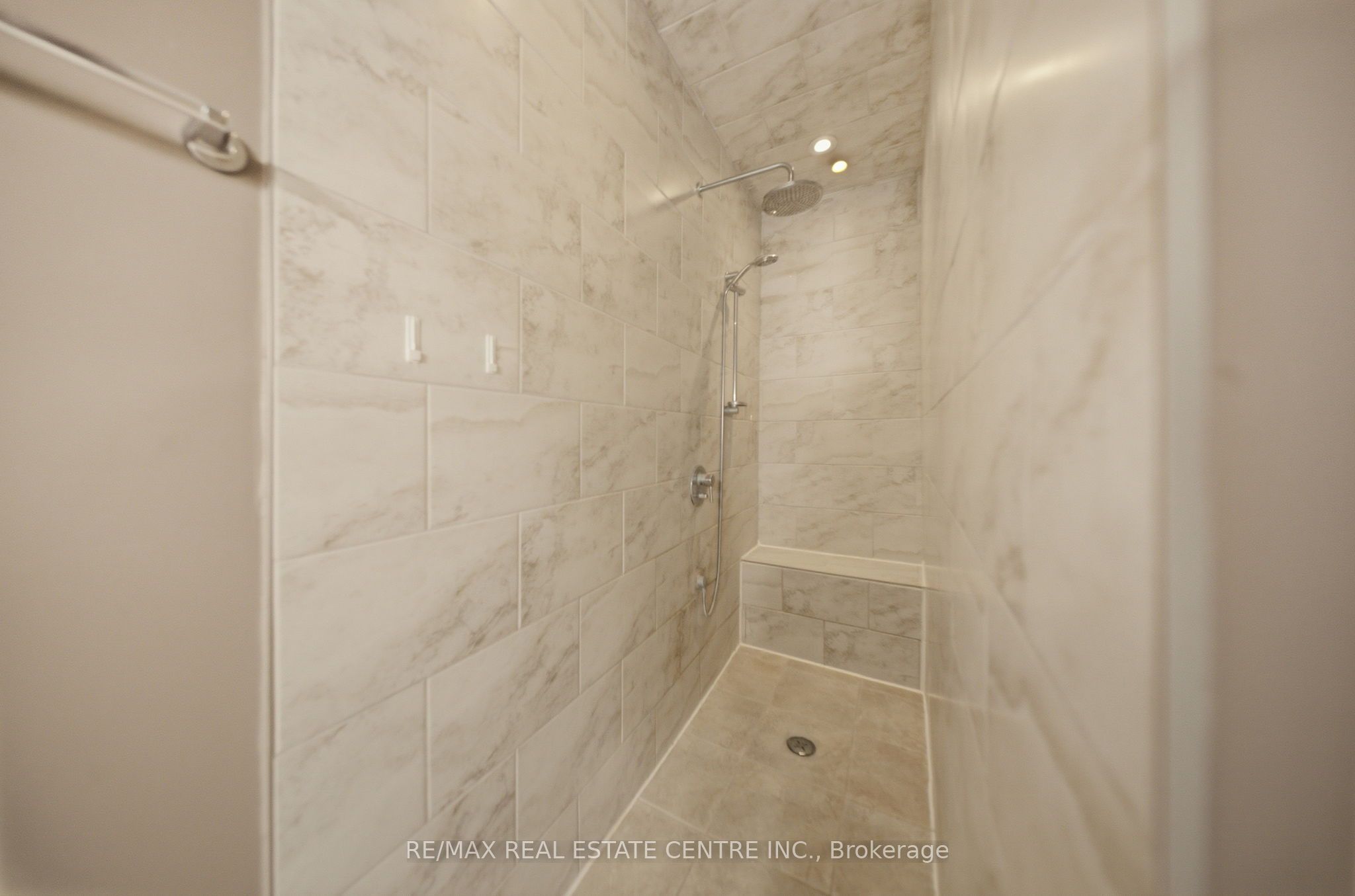 301 Main Street W Property Photo 14