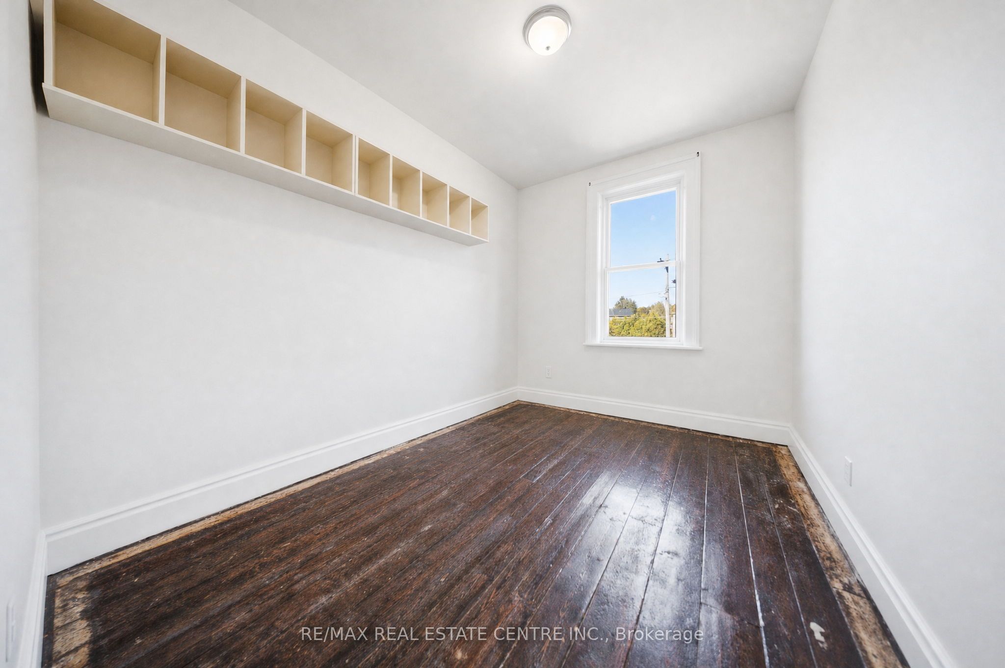 301 Main Street W Property Photo 20