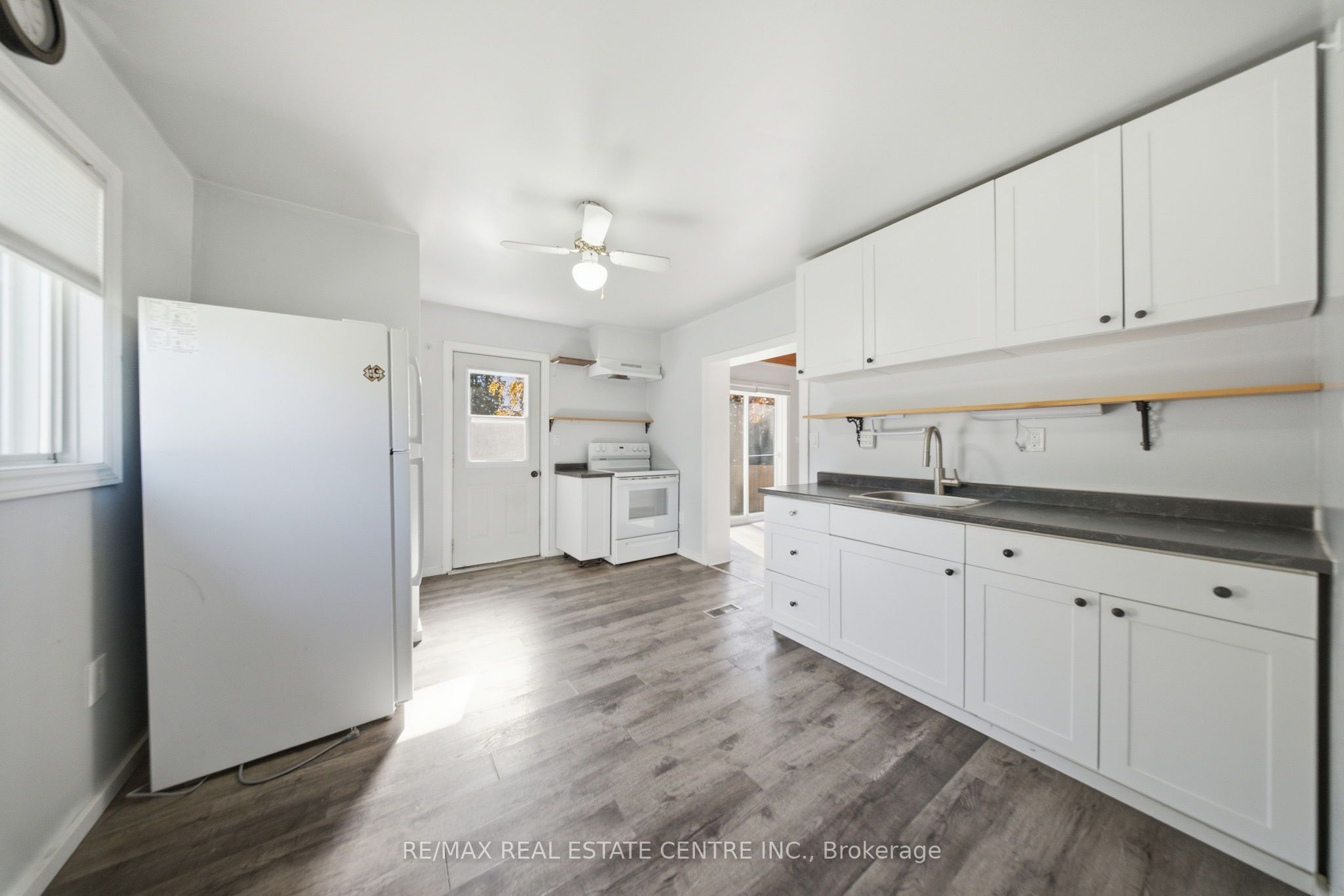 301 Main Street W Property Photo 23
