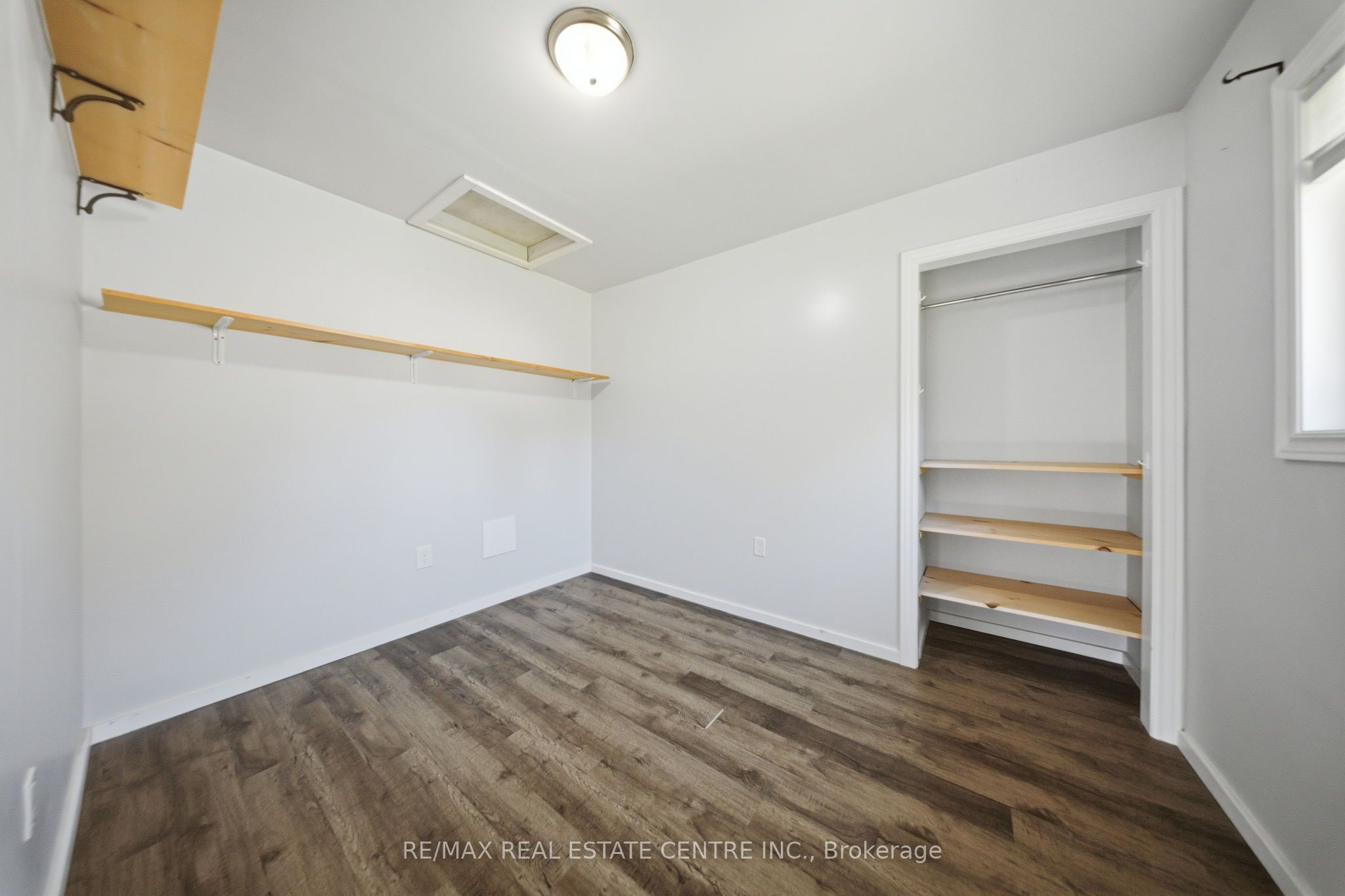 301 Main Street W Property Photo 27
