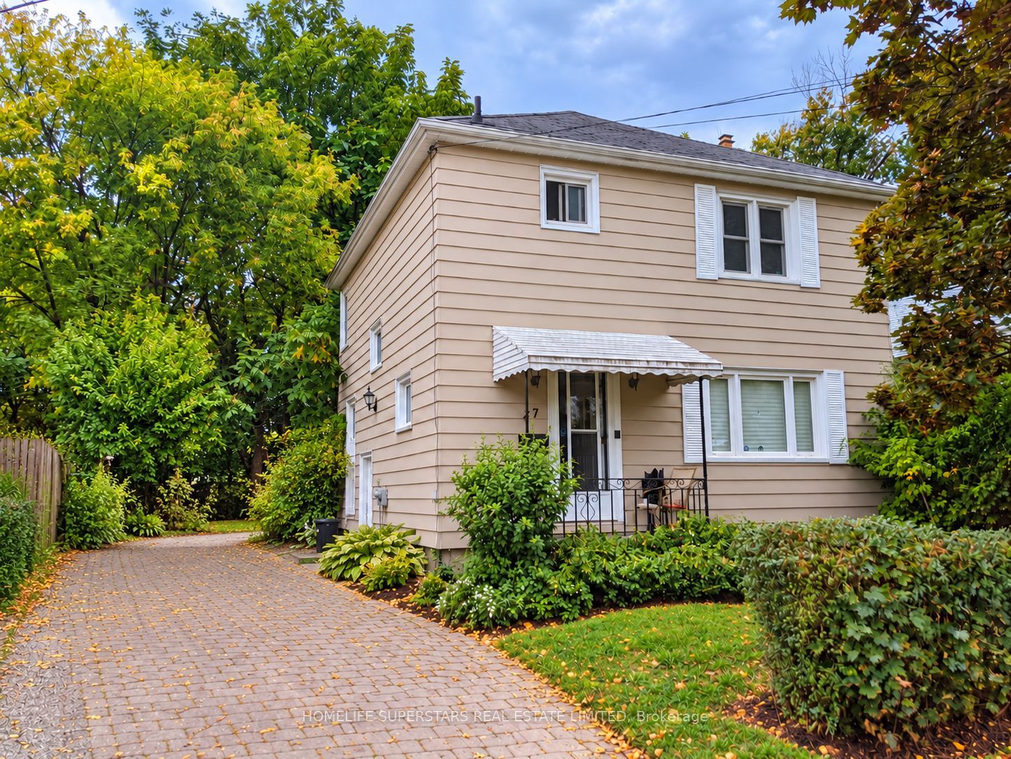27 WELLINGTON Street Property Photo 1