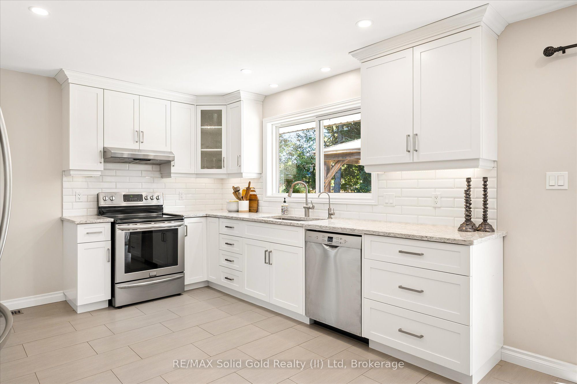 18 Evelyn Crescent Property Photo 6
