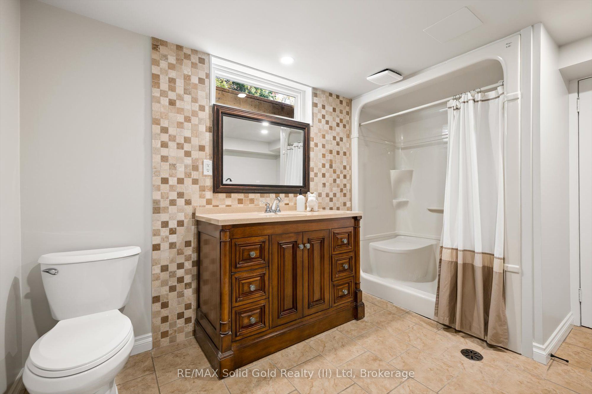 18 Evelyn Crescent Property Photo 20